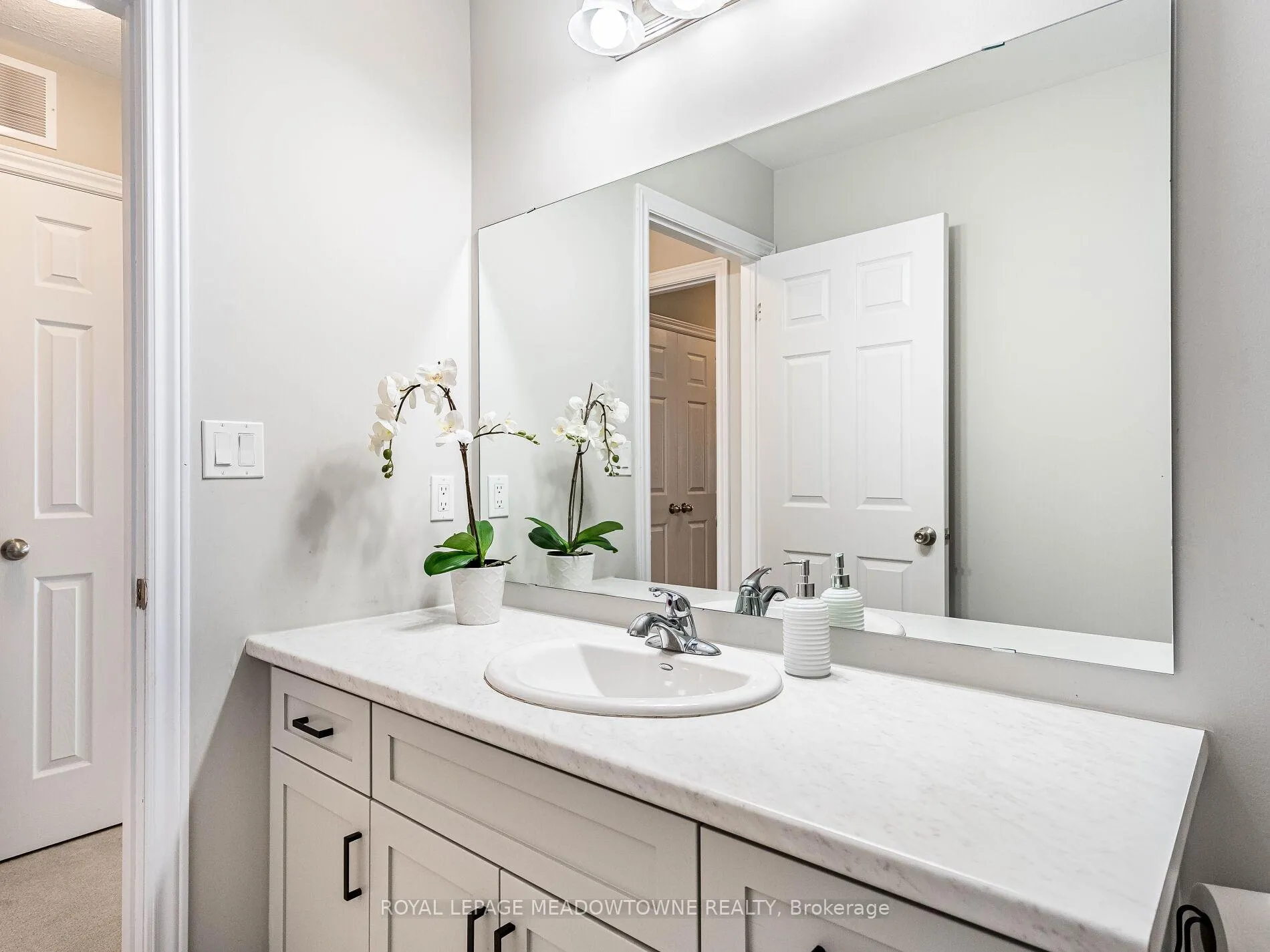 Photo 39 of Unit 7, 13 Braida Lane, Halton Hills, Acton — HOMEH