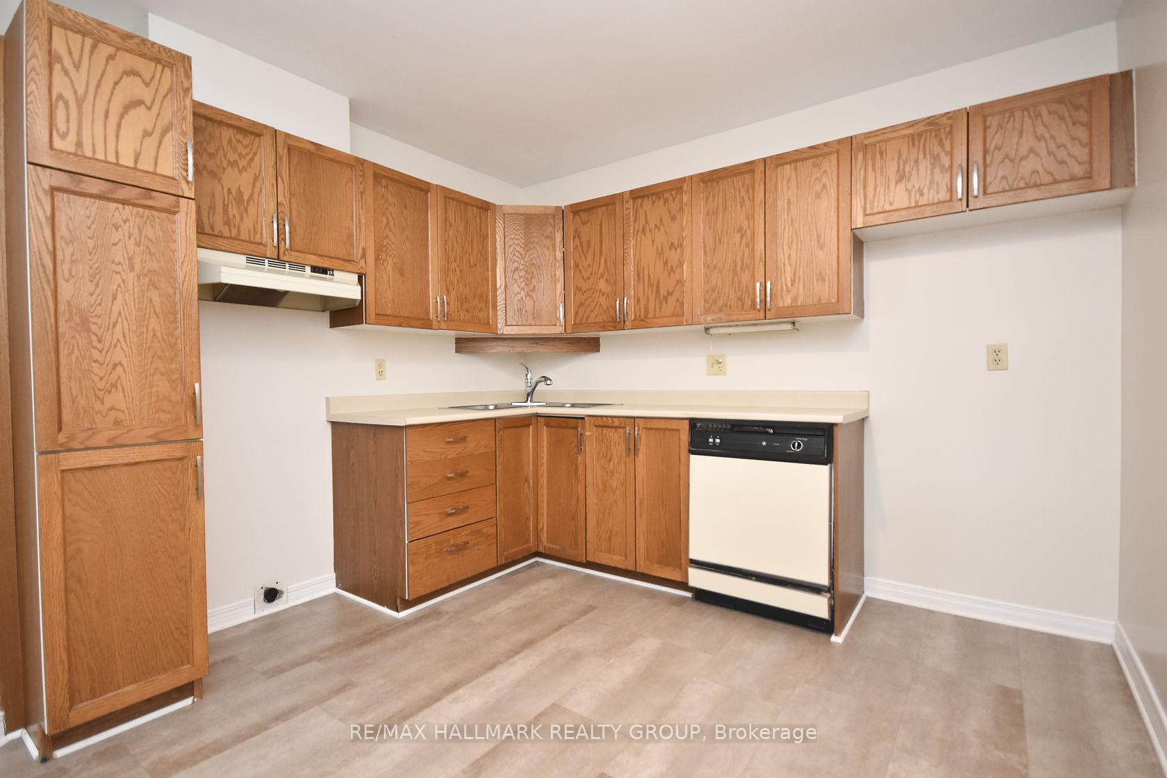 Photo 8 of 132 Dunbarton Court, Ottawa, Cardinal Glen — HOMEH