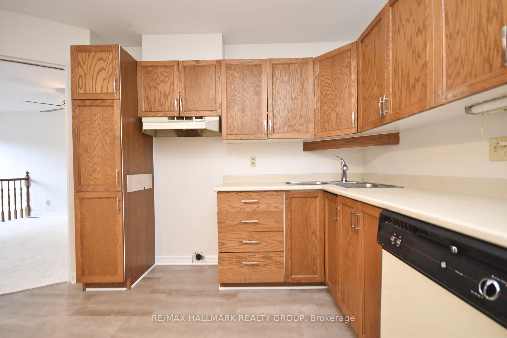Photo 9 of 132 Dunbarton Court, Ottawa, Cardinal Glen — HOMEH