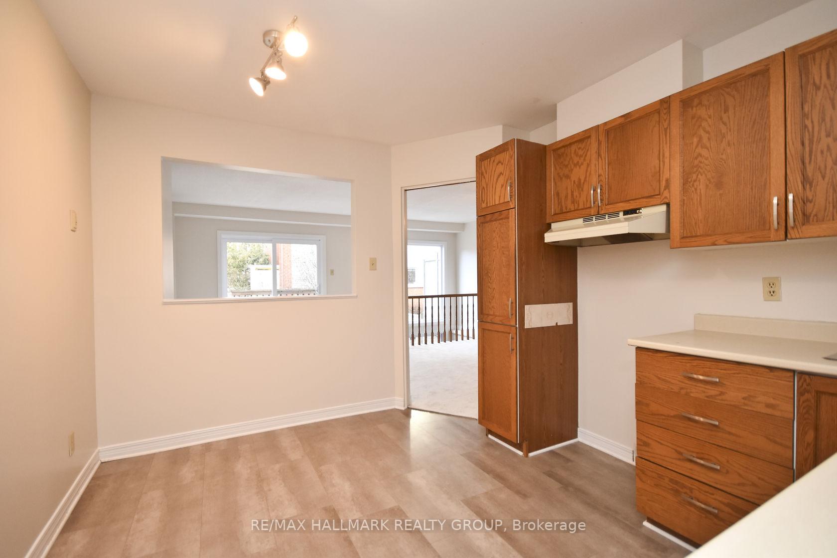 Photo 10 of 132 Dunbarton Court, Ottawa, Cardinal Glen — HOMEH