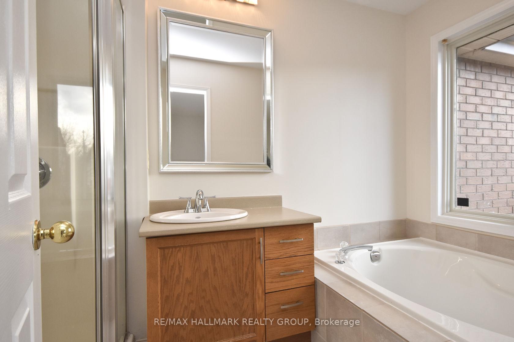Photo 15 of 132 Dunbarton Court, Ottawa, Cardinal Glen — HOMEH