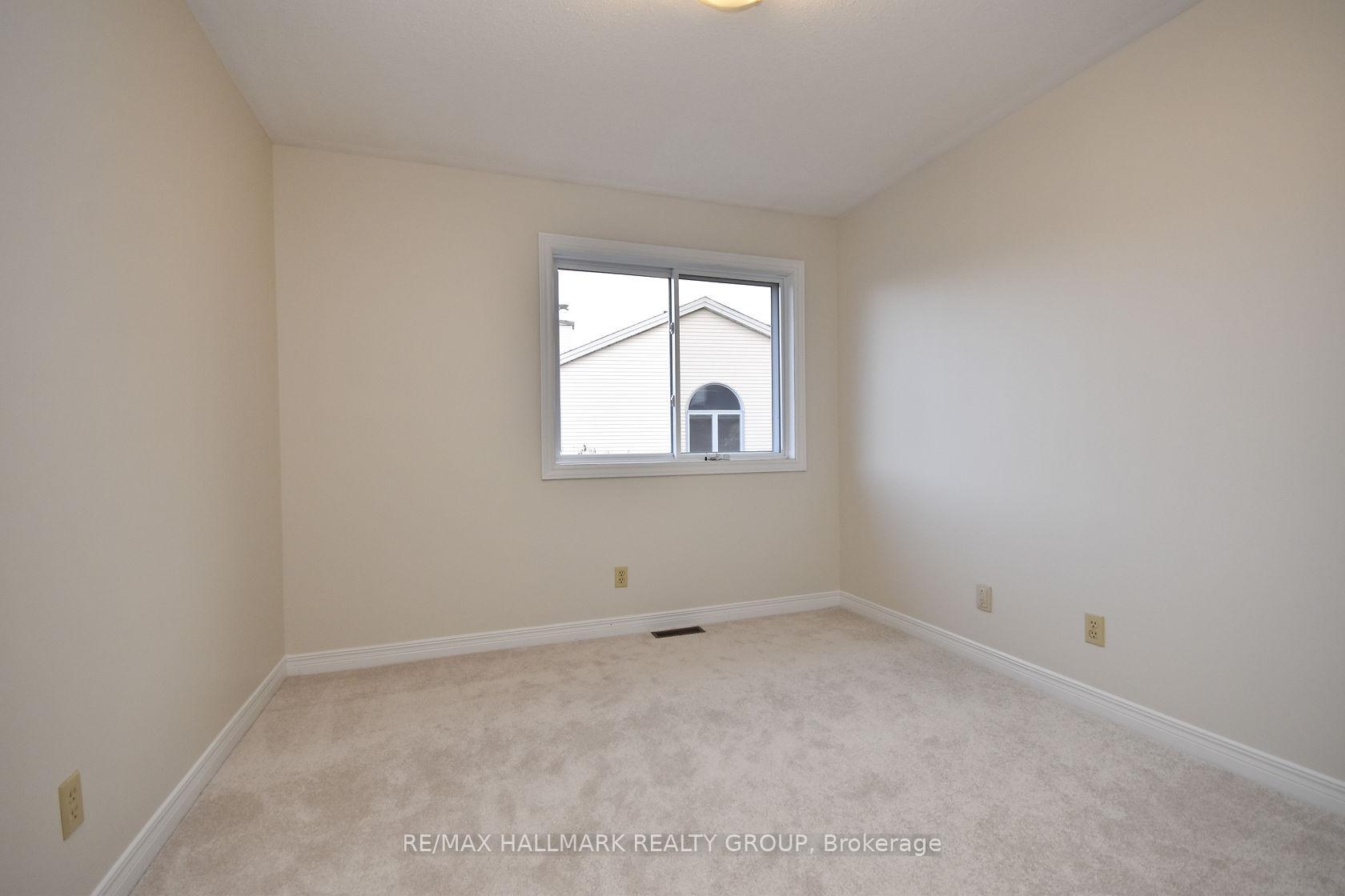 Photo 18 of 132 Dunbarton Court, Ottawa, Cardinal Glen — HOMEH