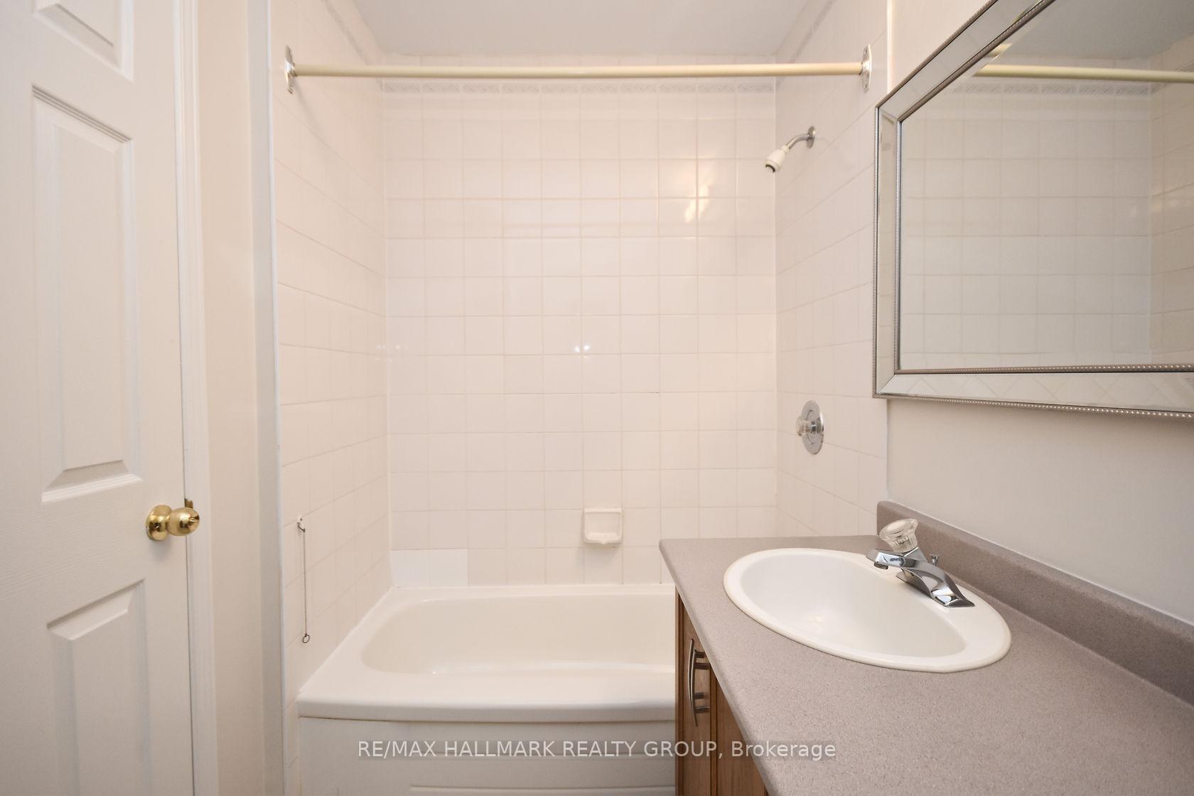 Photo 23 of 132 Dunbarton Court, Ottawa, Cardinal Glen — HOMEH