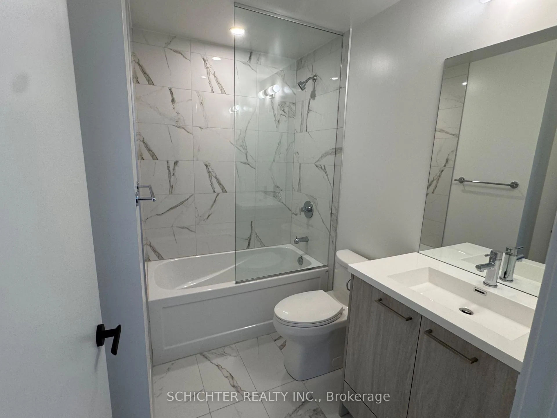 Photo 4 of Unit 312, 28 Interchange Way N, Vaughan, Vaughan Corporate Centre — HOMEH