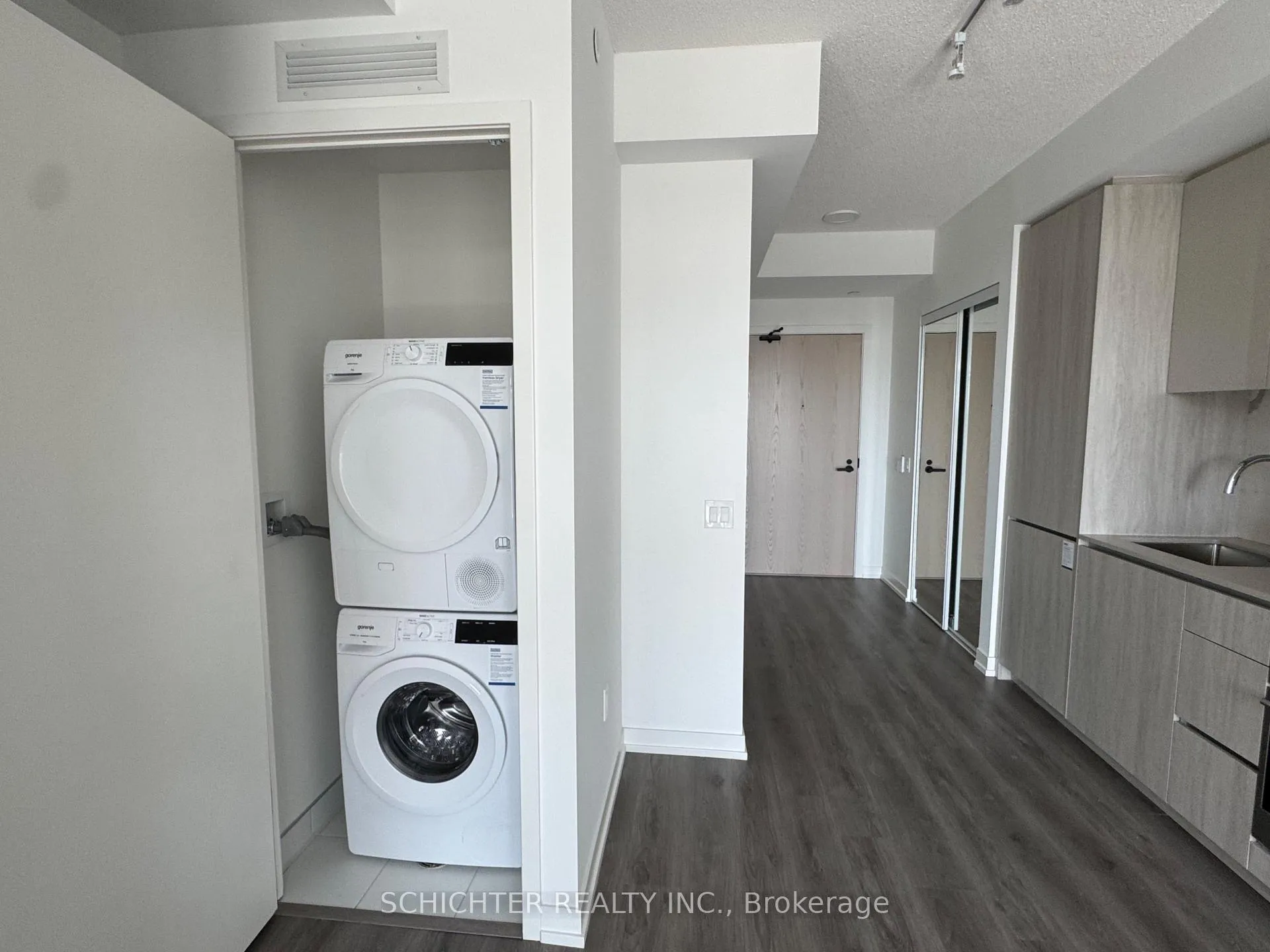 Photo 5 of Unit 312, 28 Interchange Way N, Vaughan, Vaughan Corporate Centre — HOMEH