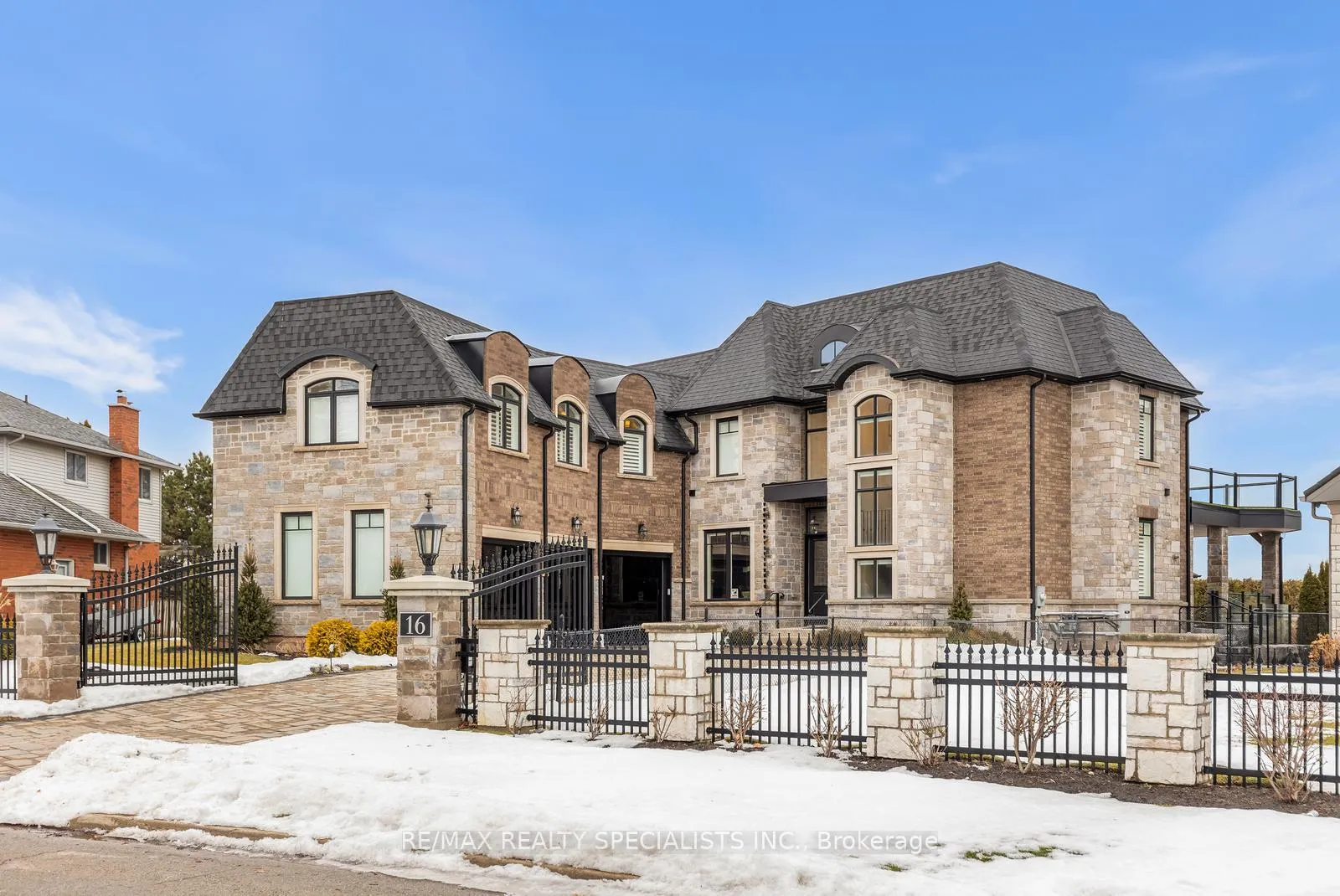 Photo 1 of 16 Shoreline Crescent, Grimsby, Grimsby Beach — HOMEH