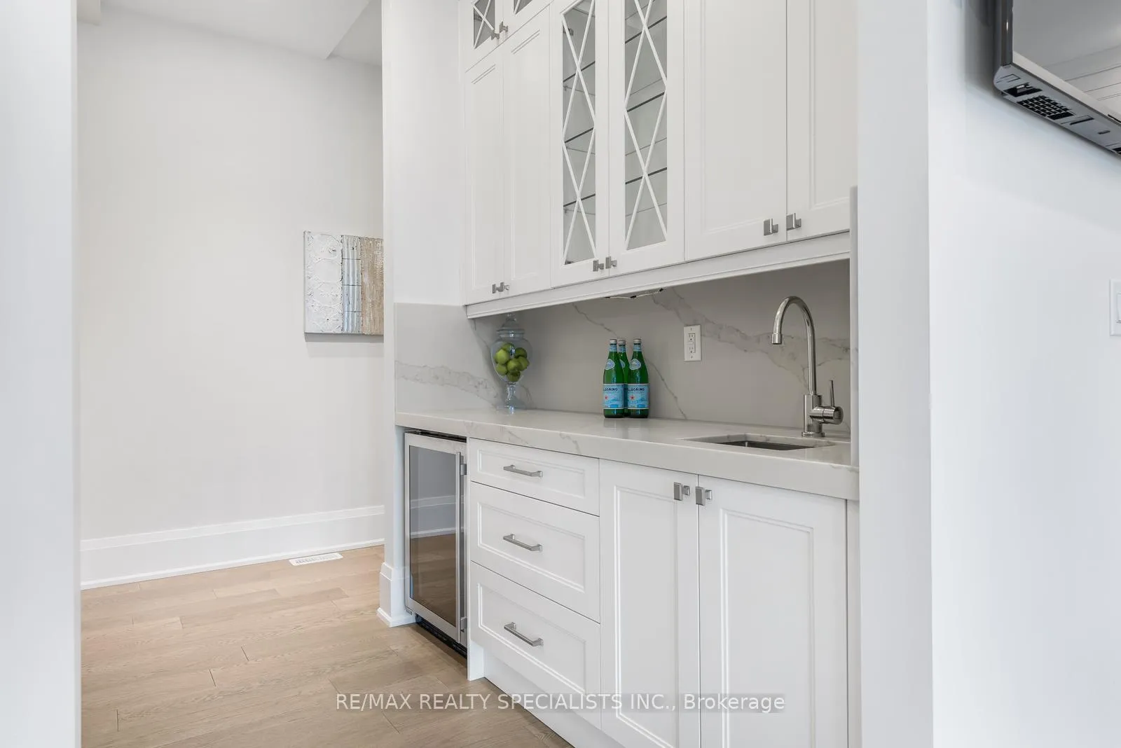 Photo 13 of 16 Shoreline Crescent, Grimsby, Grimsby Beach — HOMEH