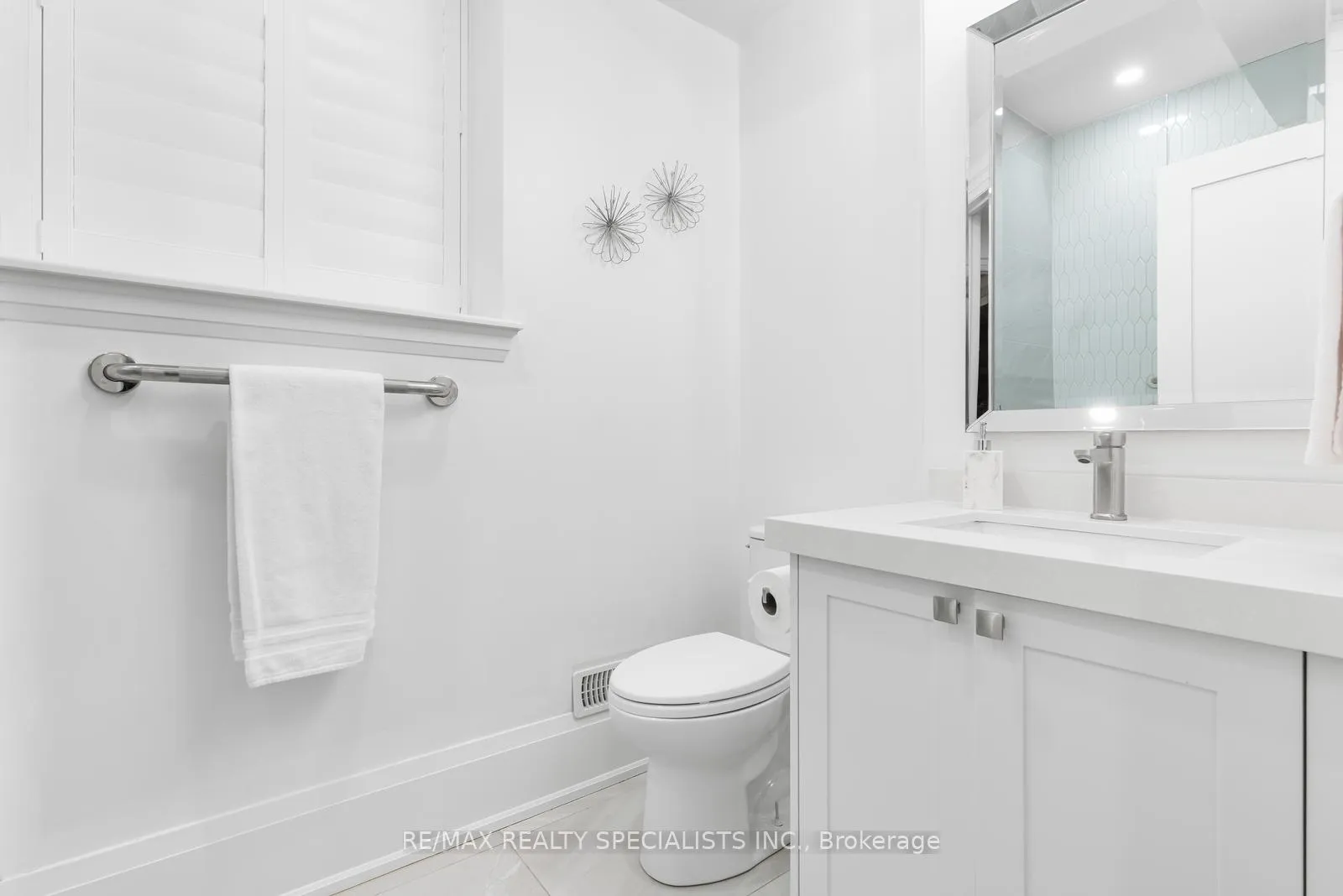Photo 36 of 16 Shoreline Crescent, Grimsby, Grimsby Beach — HOMEH