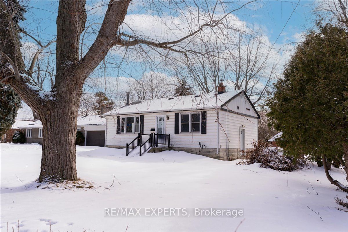 Front of 5323 Lawrence Avenue E