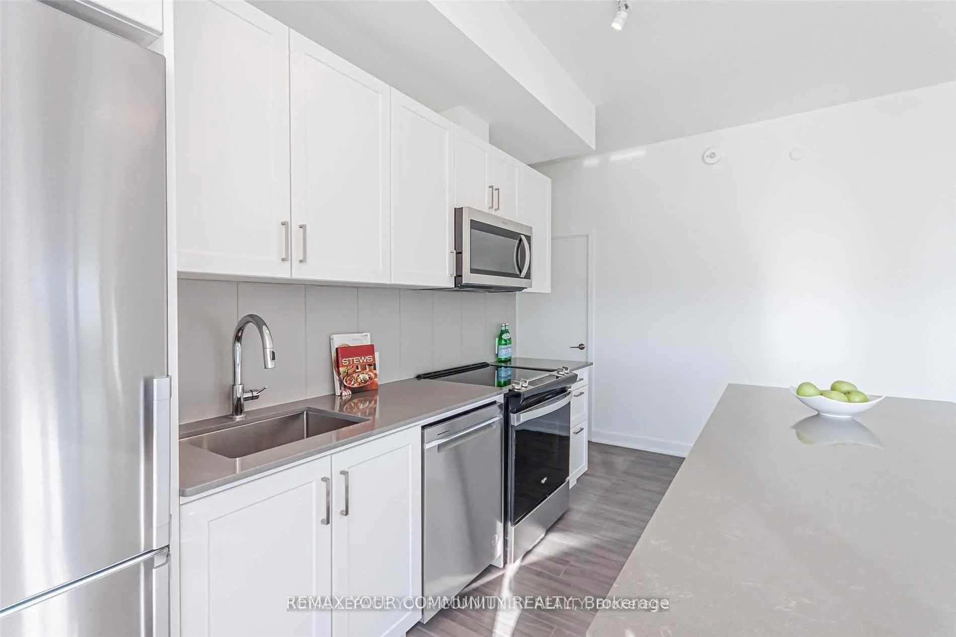 Photo 9 of Unit 521, 681 Yonge Street, Barrie, Painswick South — HOMEH