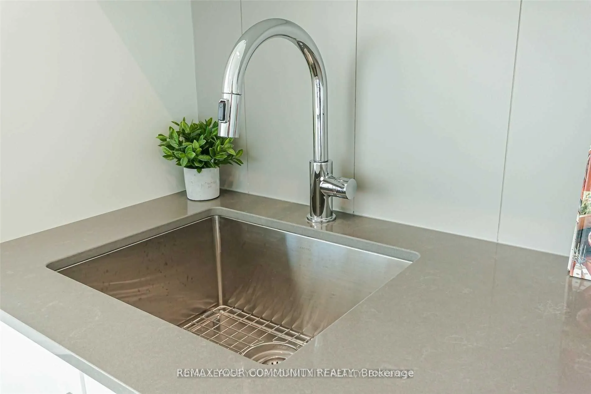 Photo 12 of Unit 521, 681 Yonge Street, Barrie, Painswick South — HOMEH