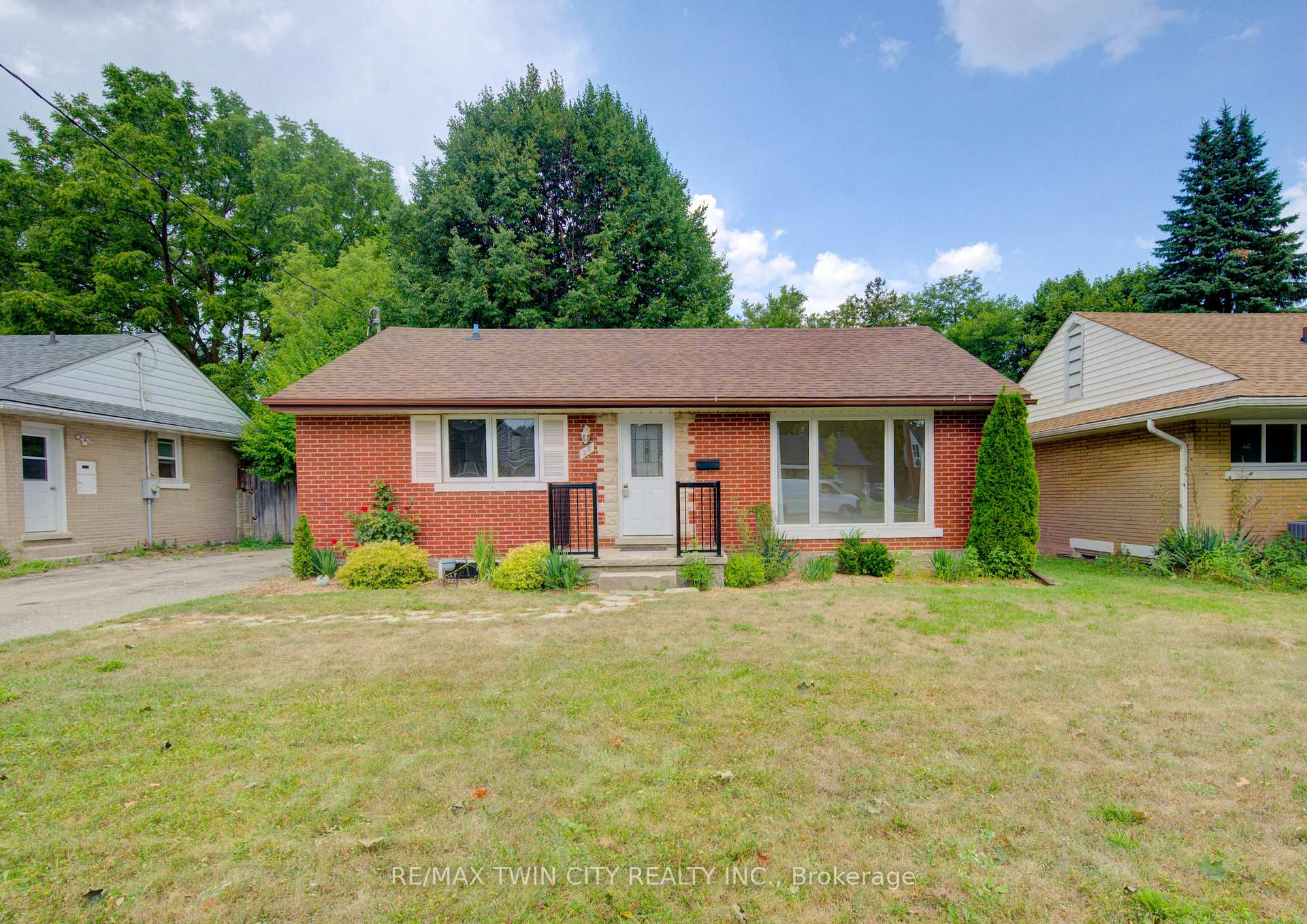 Photo 2 of 28 Jack Avenue, Kitchener — HOMEH