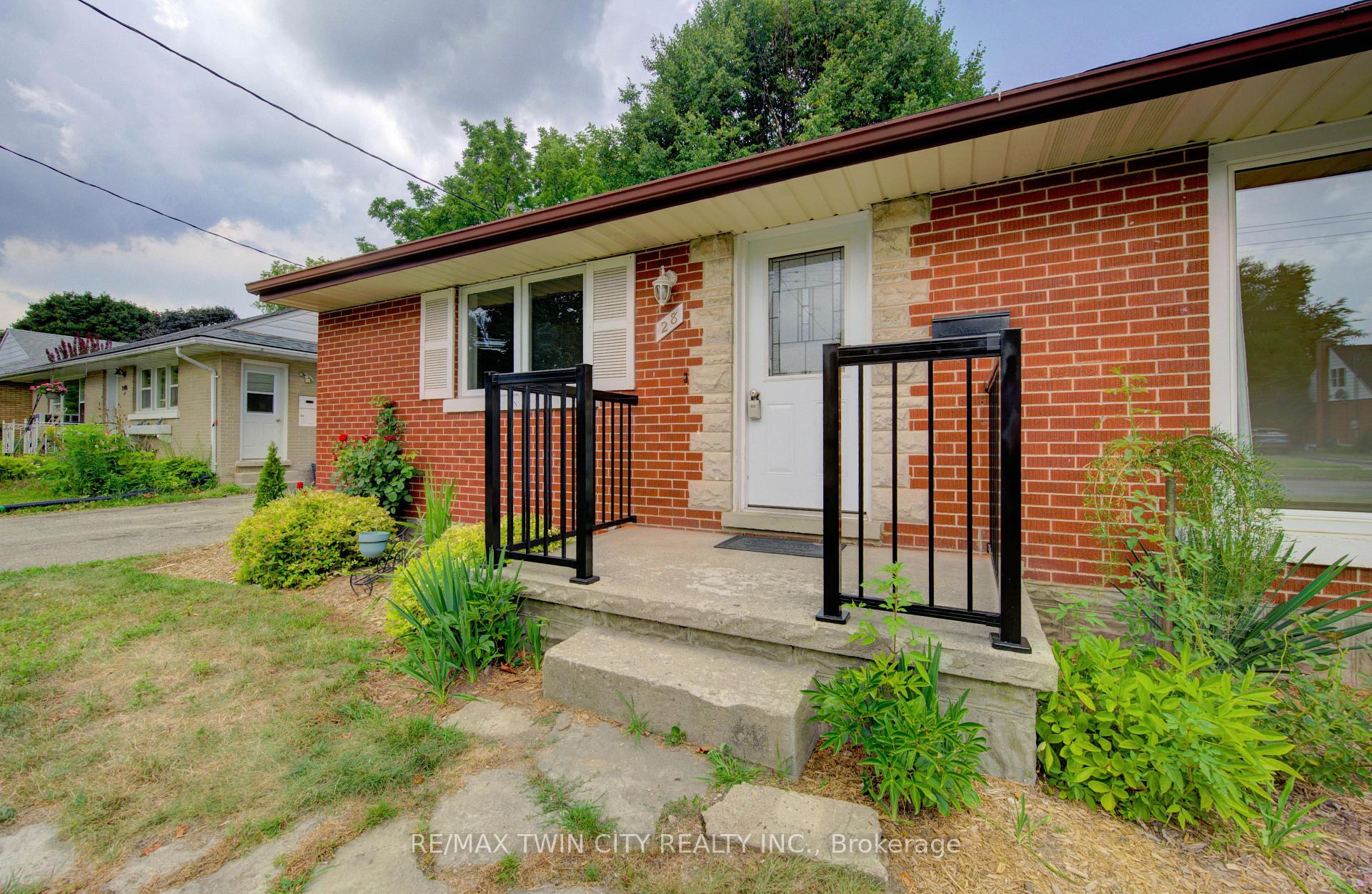 Photo 4 of 28 Jack Avenue, Kitchener — HOMEH