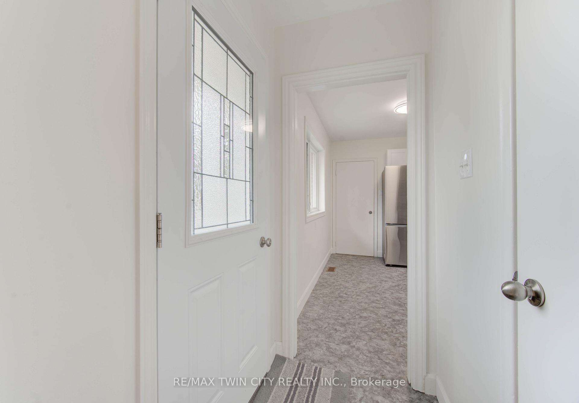 Photo 5 of 28 Jack Avenue, Kitchener — HOMEH