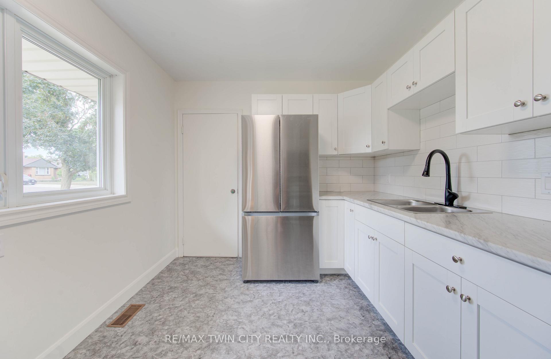Photo 8 of 28 Jack Avenue, Kitchener — HOMEH