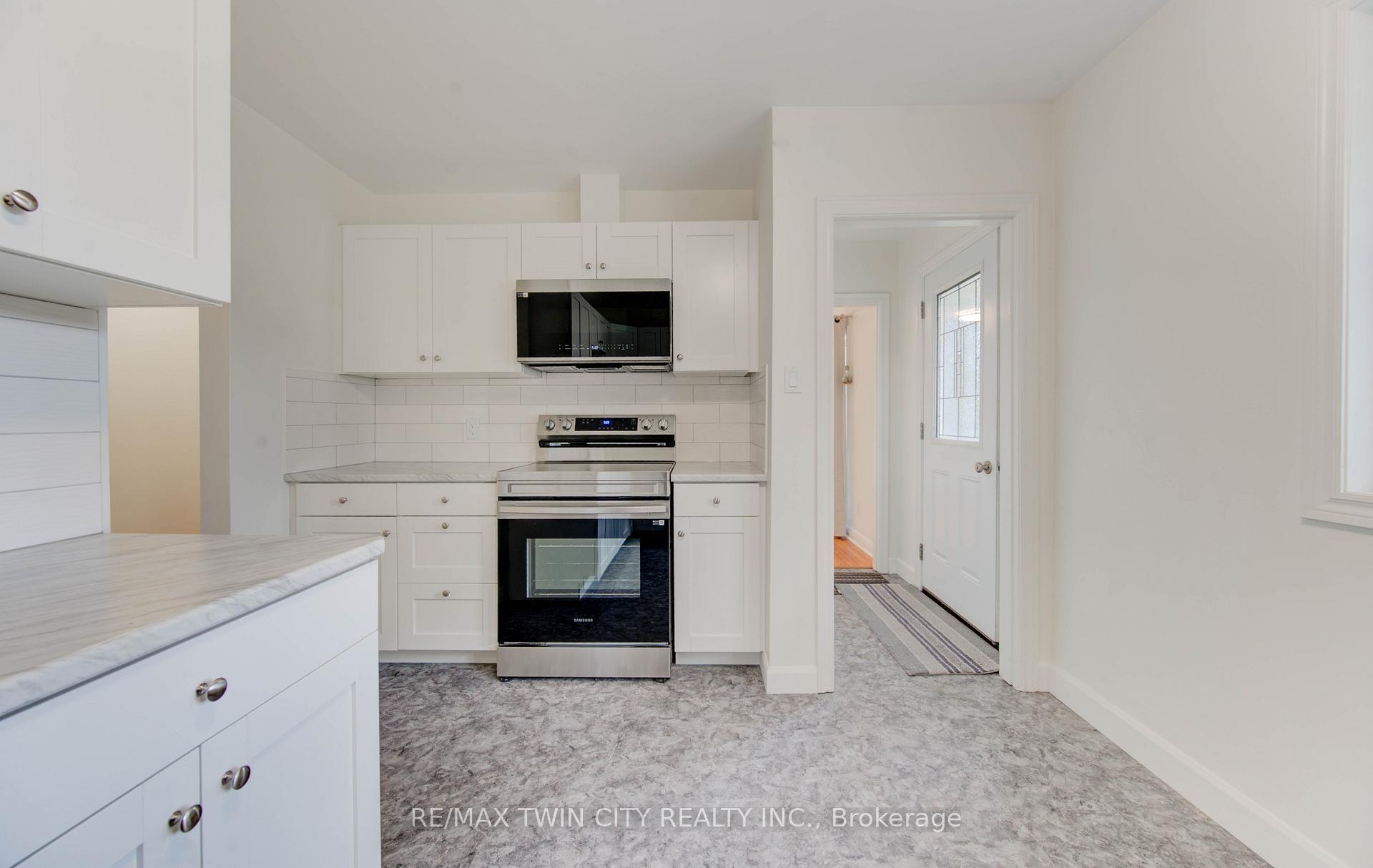 Photo 10 of 28 Jack Avenue, Kitchener — HOMEH