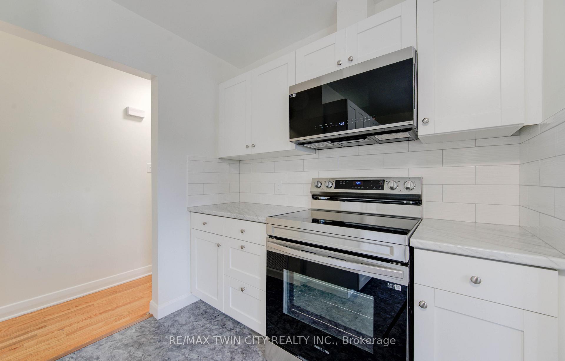 Photo 11 of 28 Jack Avenue, Kitchener — HOMEH