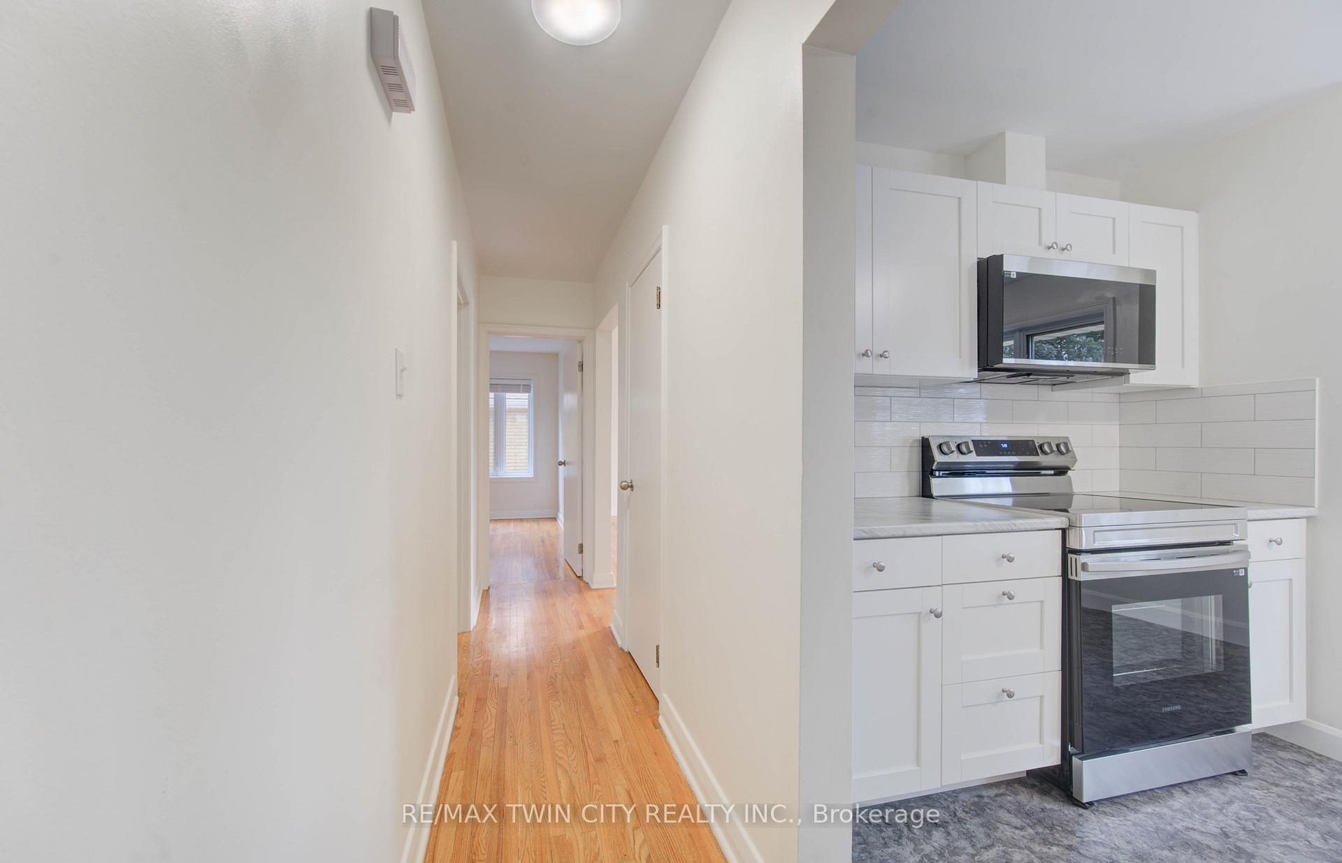 Photo 12 of 28 Jack Avenue, Kitchener — HOMEH