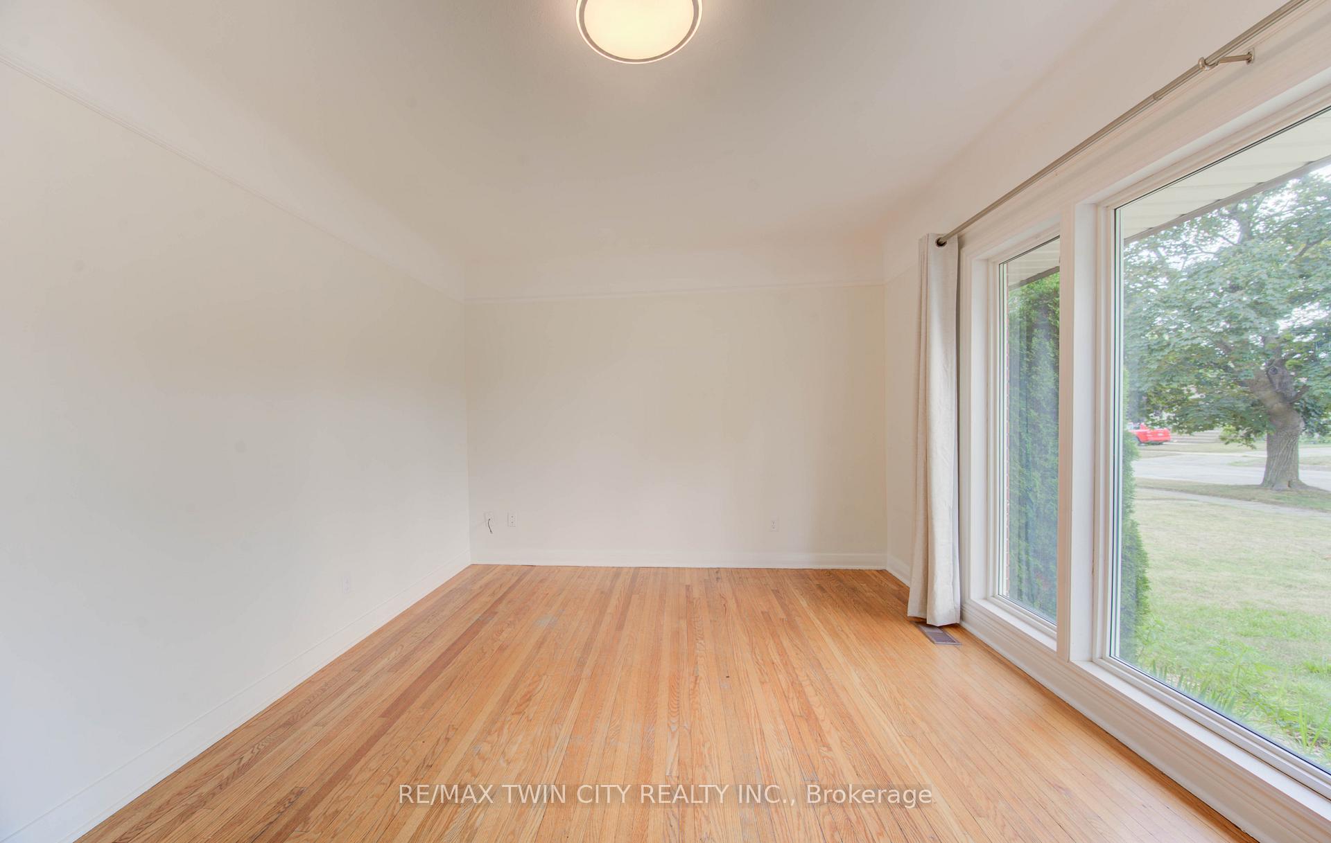 Photo 13 of 28 Jack Avenue, Kitchener — HOMEH