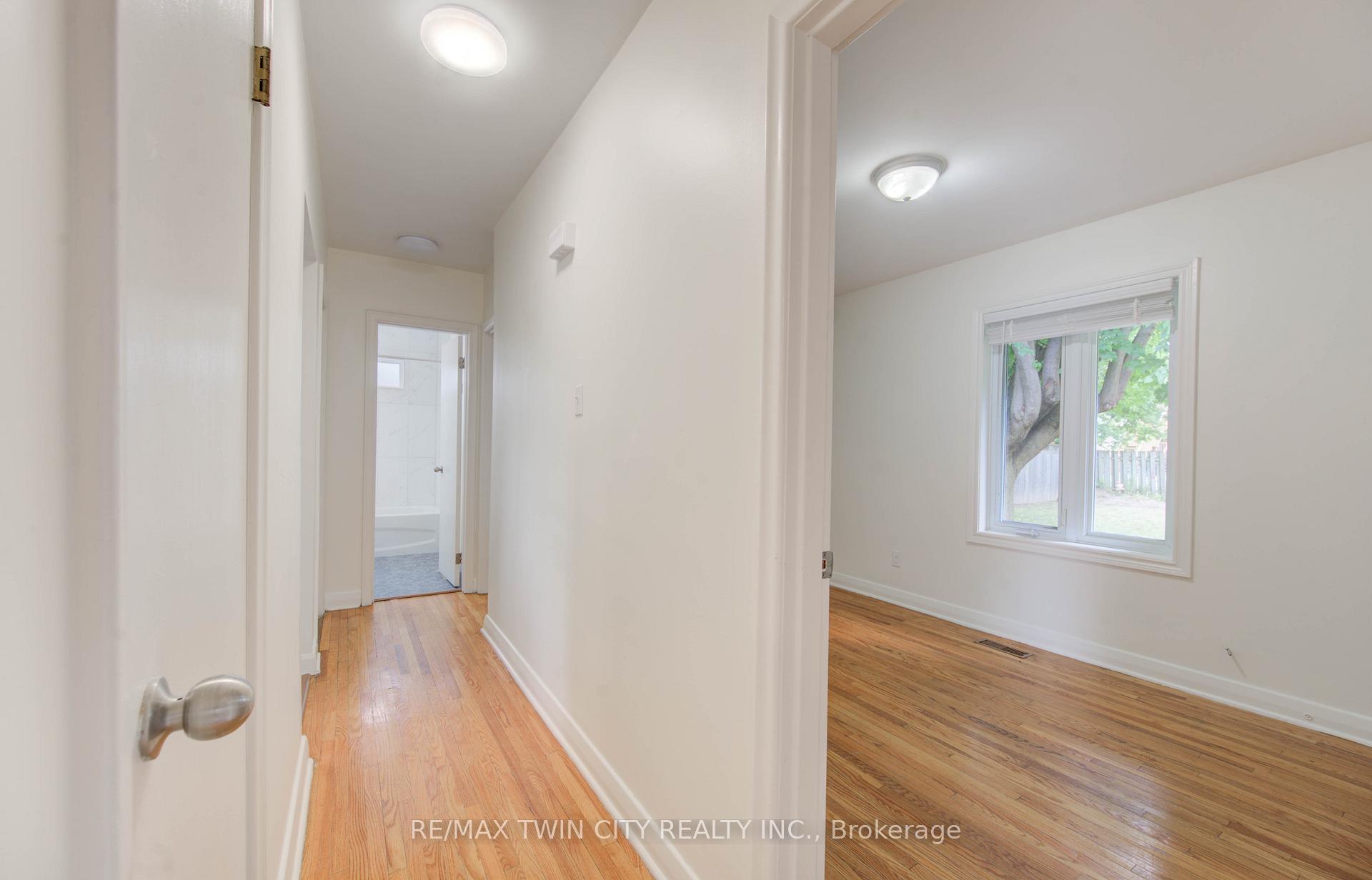 Photo 17 of 28 Jack Avenue, Kitchener — HOMEH