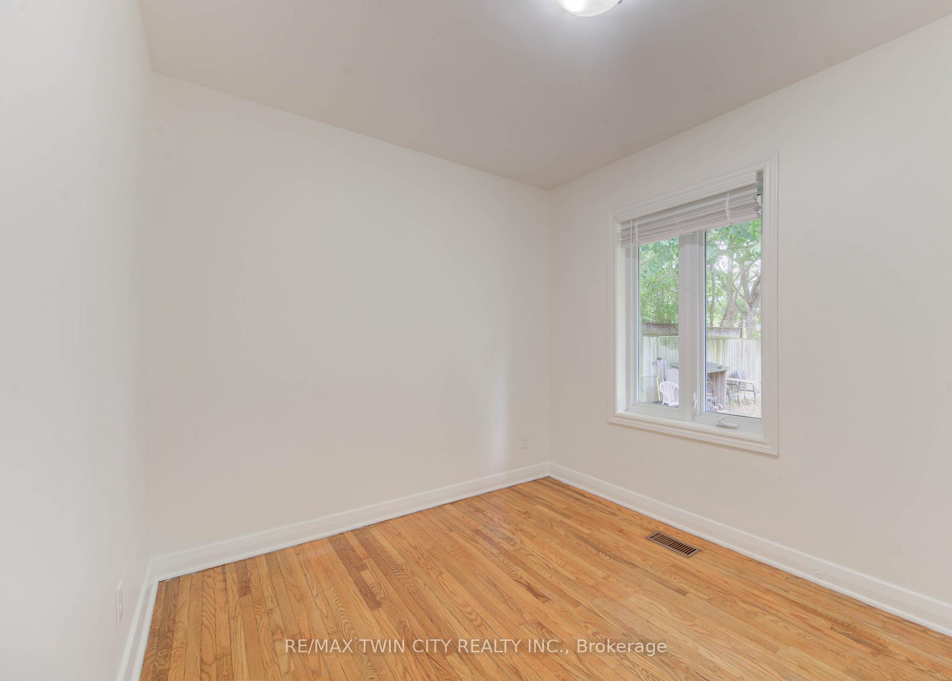 Photo 18 of 28 Jack Avenue, Kitchener — HOMEH