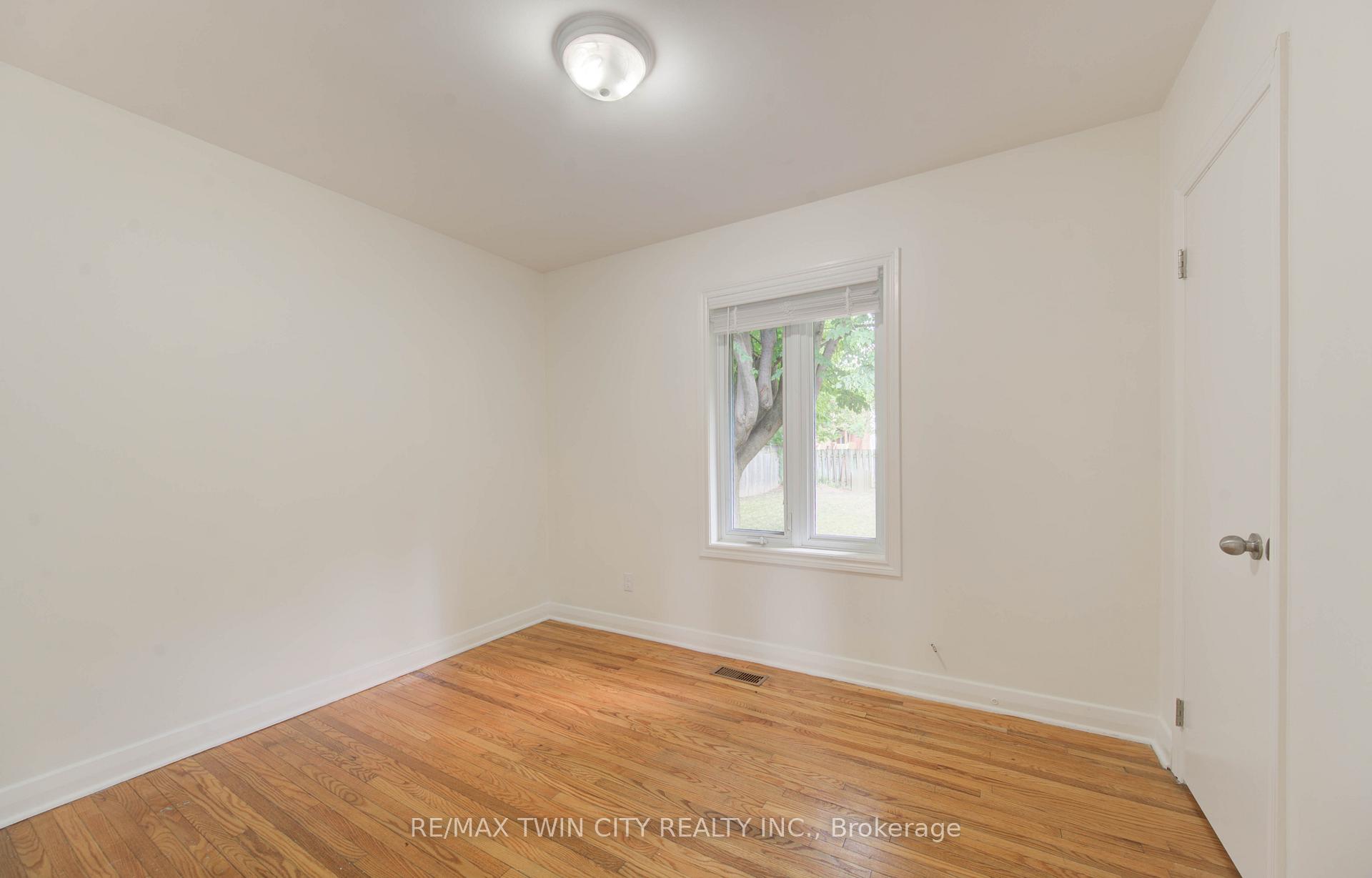Photo 19 of 28 Jack Avenue, Kitchener — HOMEH