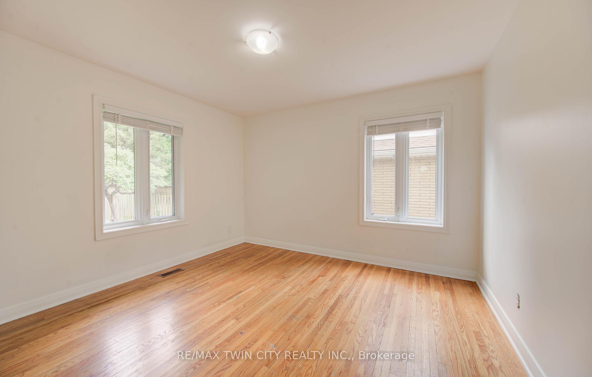 Photo 20 of 28 Jack Avenue, Kitchener — HOMEH