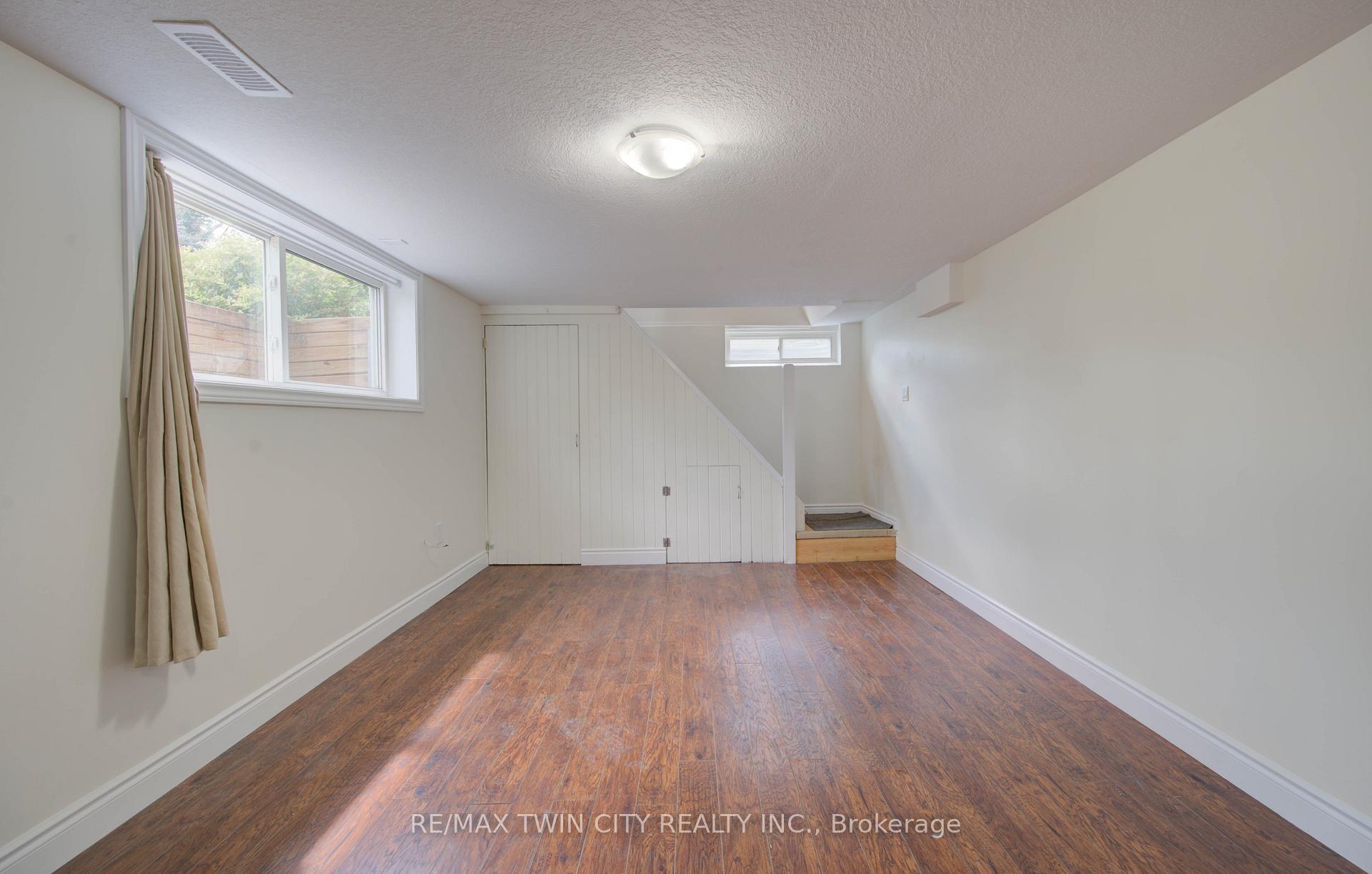Photo 24 of 28 Jack Avenue, Kitchener — HOMEH