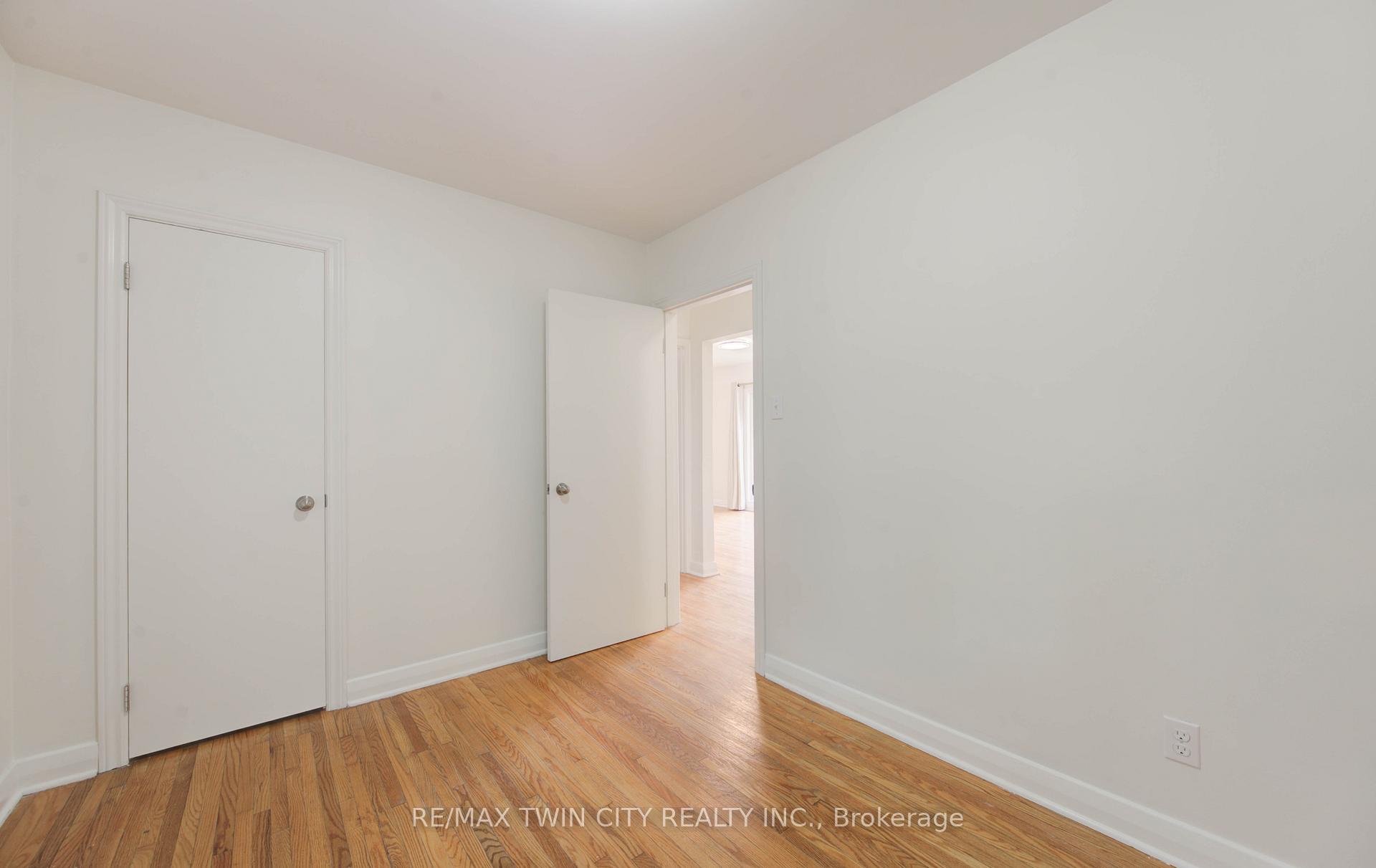 Photo 33 of 28 Jack Avenue, Kitchener — HOMEH