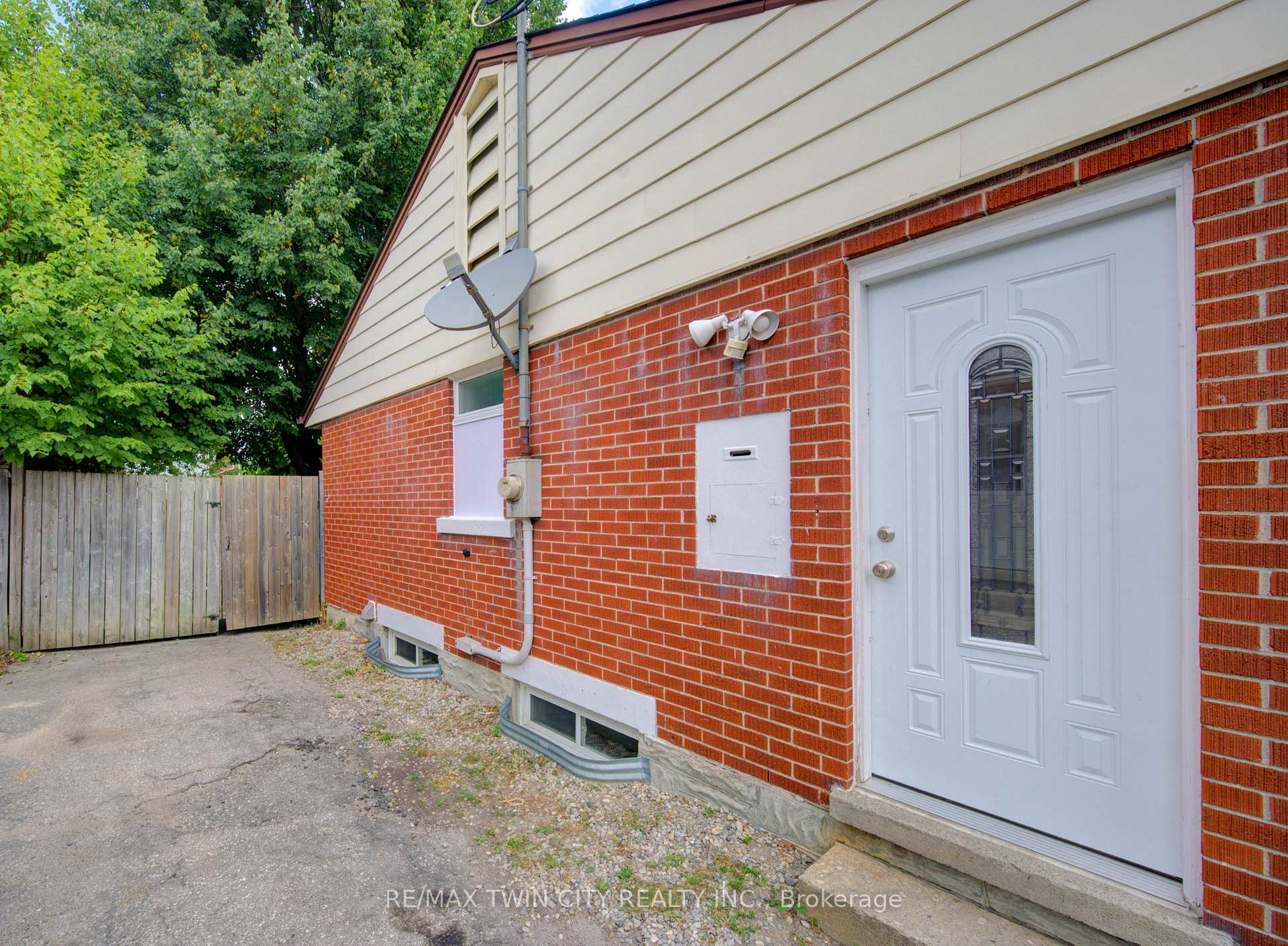 Photo 36 of 28 Jack Avenue, Kitchener — HOMEH