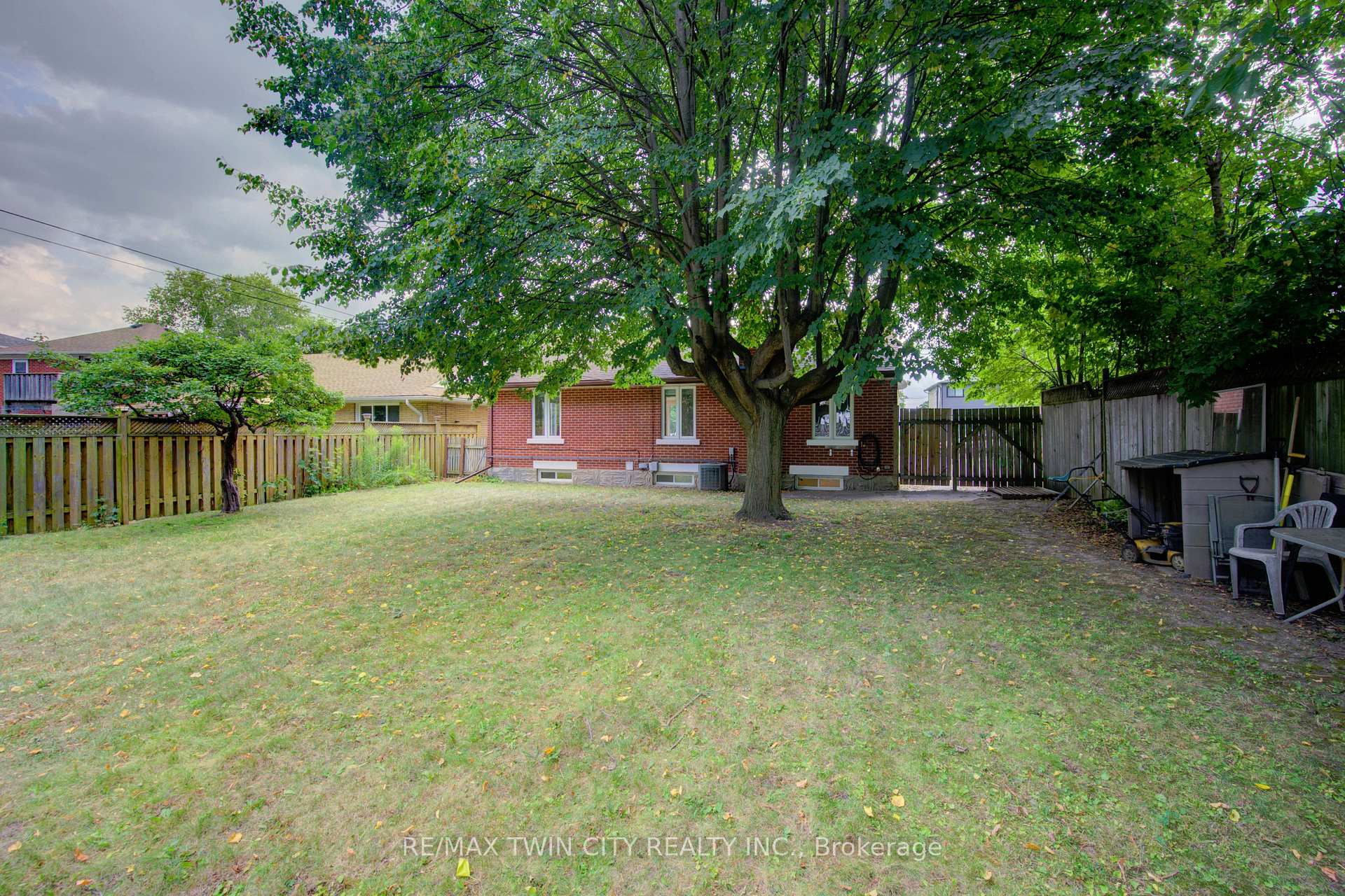 Photo 41 of 28 Jack Avenue, Kitchener — HOMEH