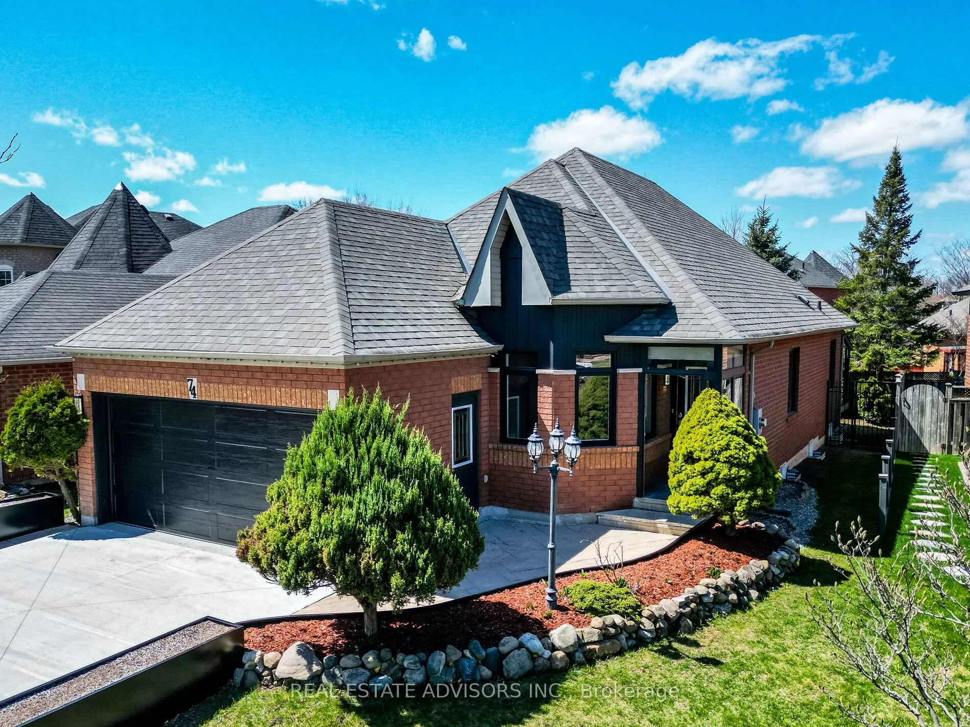 Photo 1 of 74 Pinebrook Circle, Caledon, Rural Caledon — HOMEH