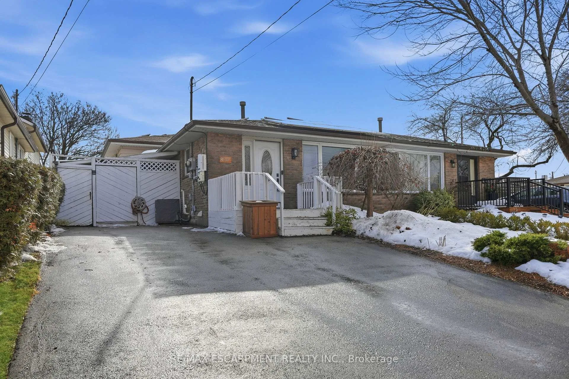 Photo 2 of 8 Elmore Drive N, Hamilton, Eleanor — HOMEH