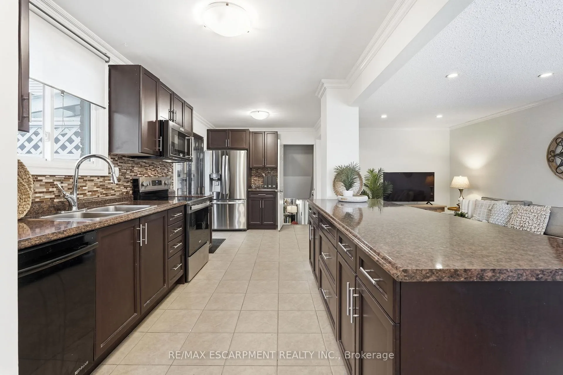 Photo 4 of 8 Elmore Drive N, Hamilton, Eleanor — HOMEH