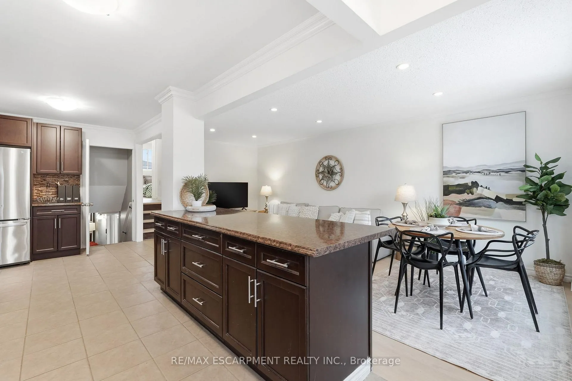 Photo 6 of 8 Elmore Drive N, Hamilton, Eleanor — HOMEH