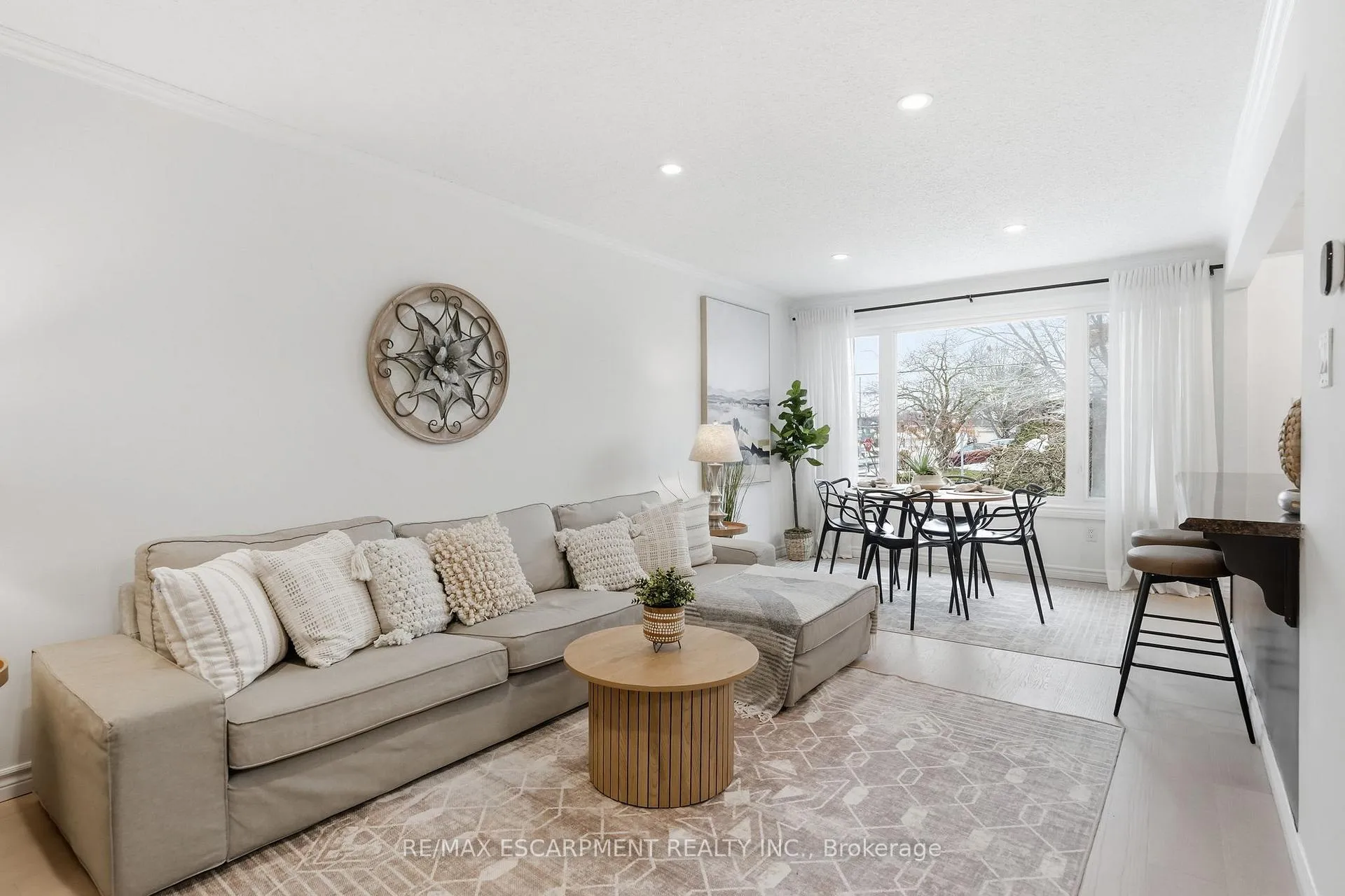 Photo 14 of 8 Elmore Drive N, Hamilton, Eleanor — HOMEH