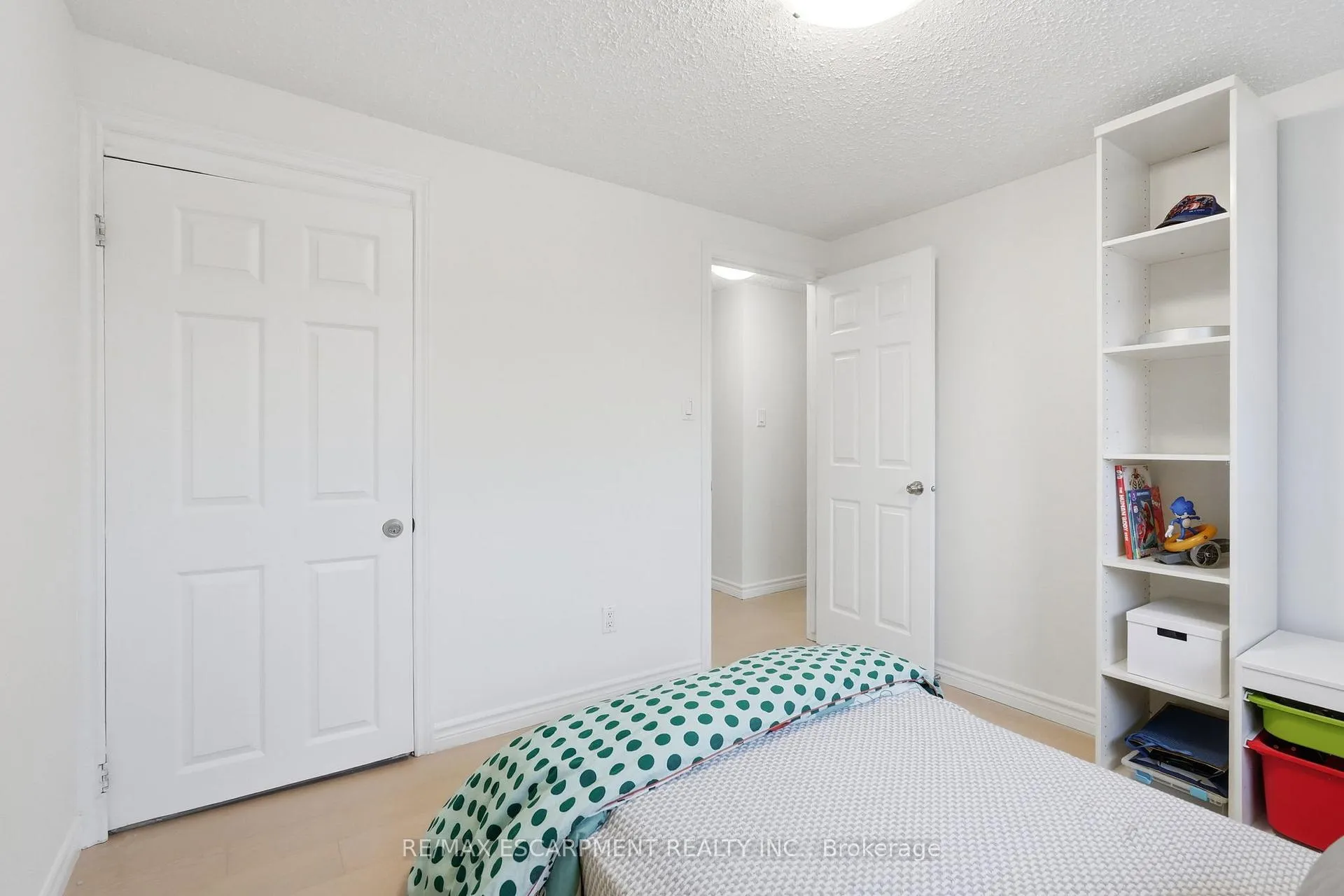 Photo 20 of 8 Elmore Drive N, Hamilton, Eleanor — HOMEH