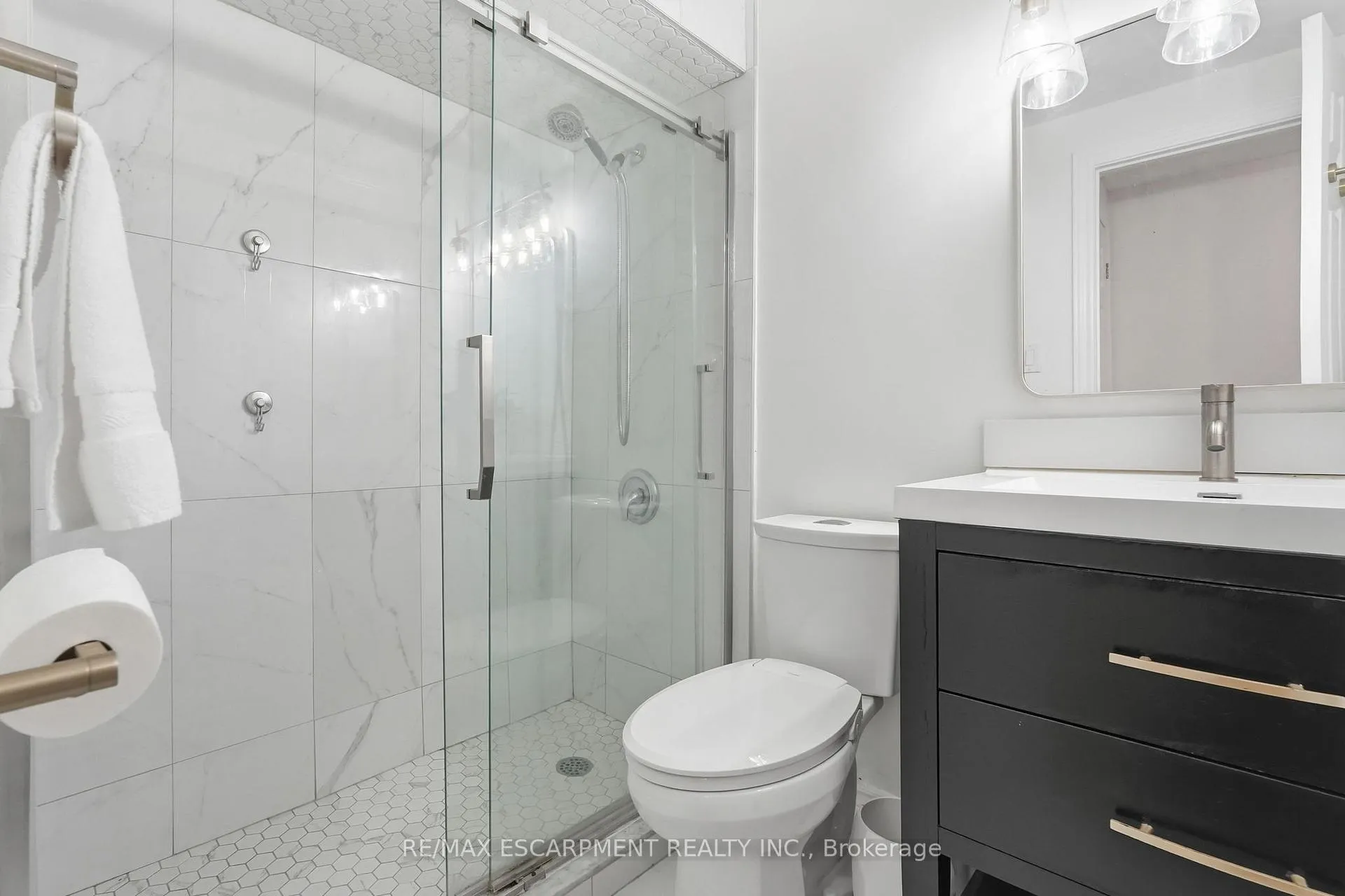 Photo 23 of 8 Elmore Drive N, Hamilton, Eleanor — HOMEH