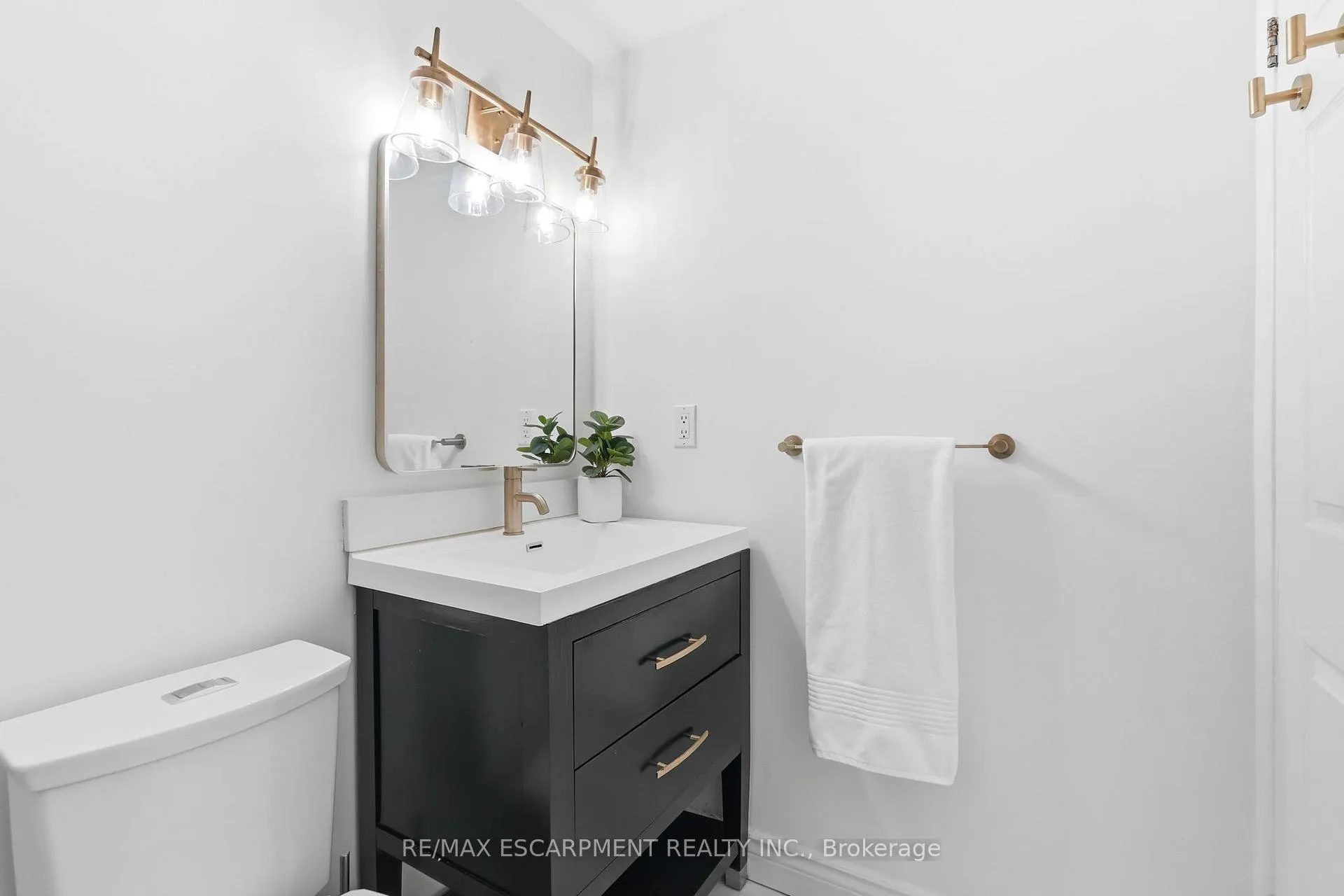 Photo 24 of 8 Elmore Drive N, Hamilton, Eleanor — HOMEH