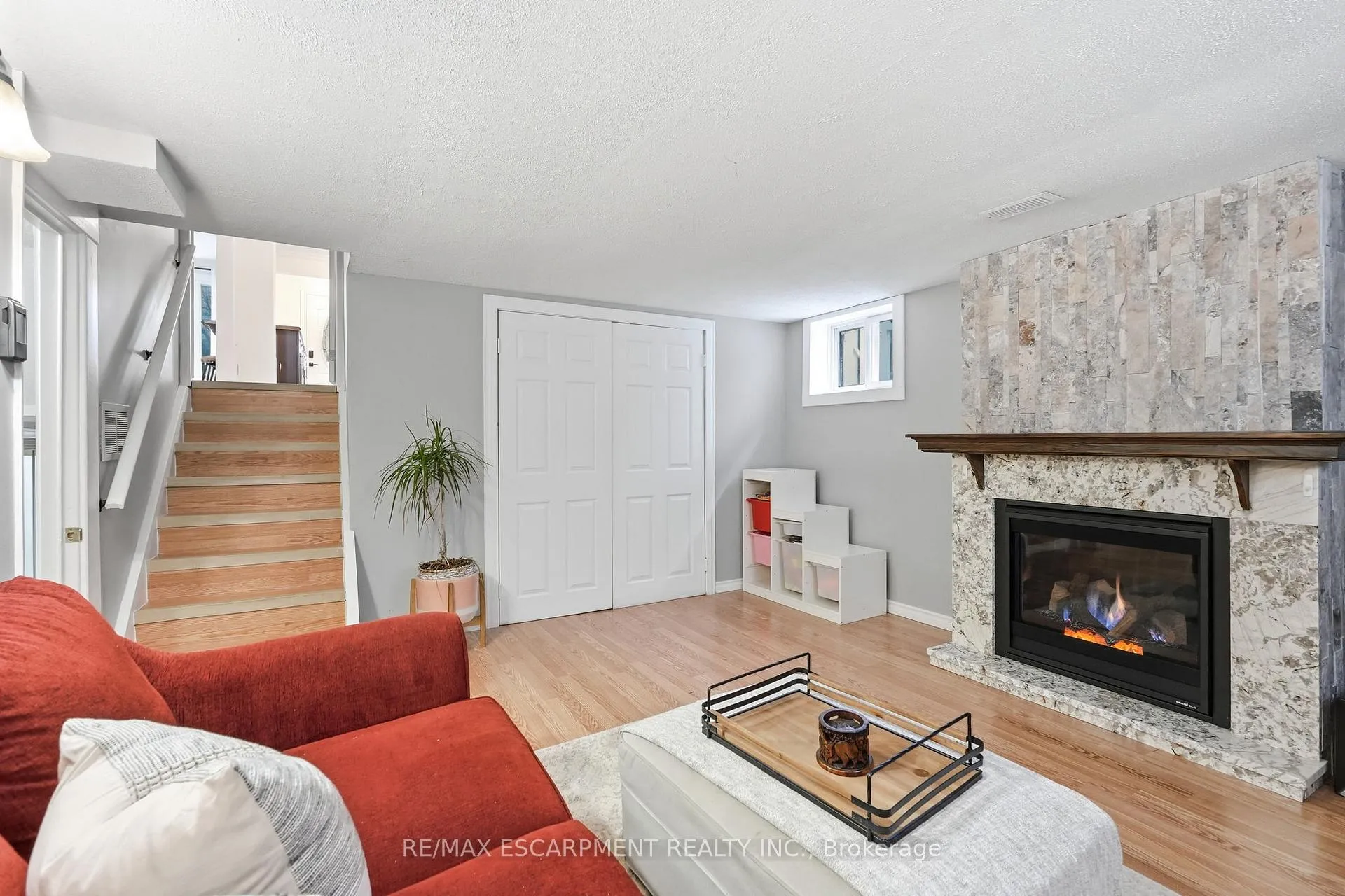 Photo 26 of 8 Elmore Drive N, Hamilton, Eleanor — HOMEH