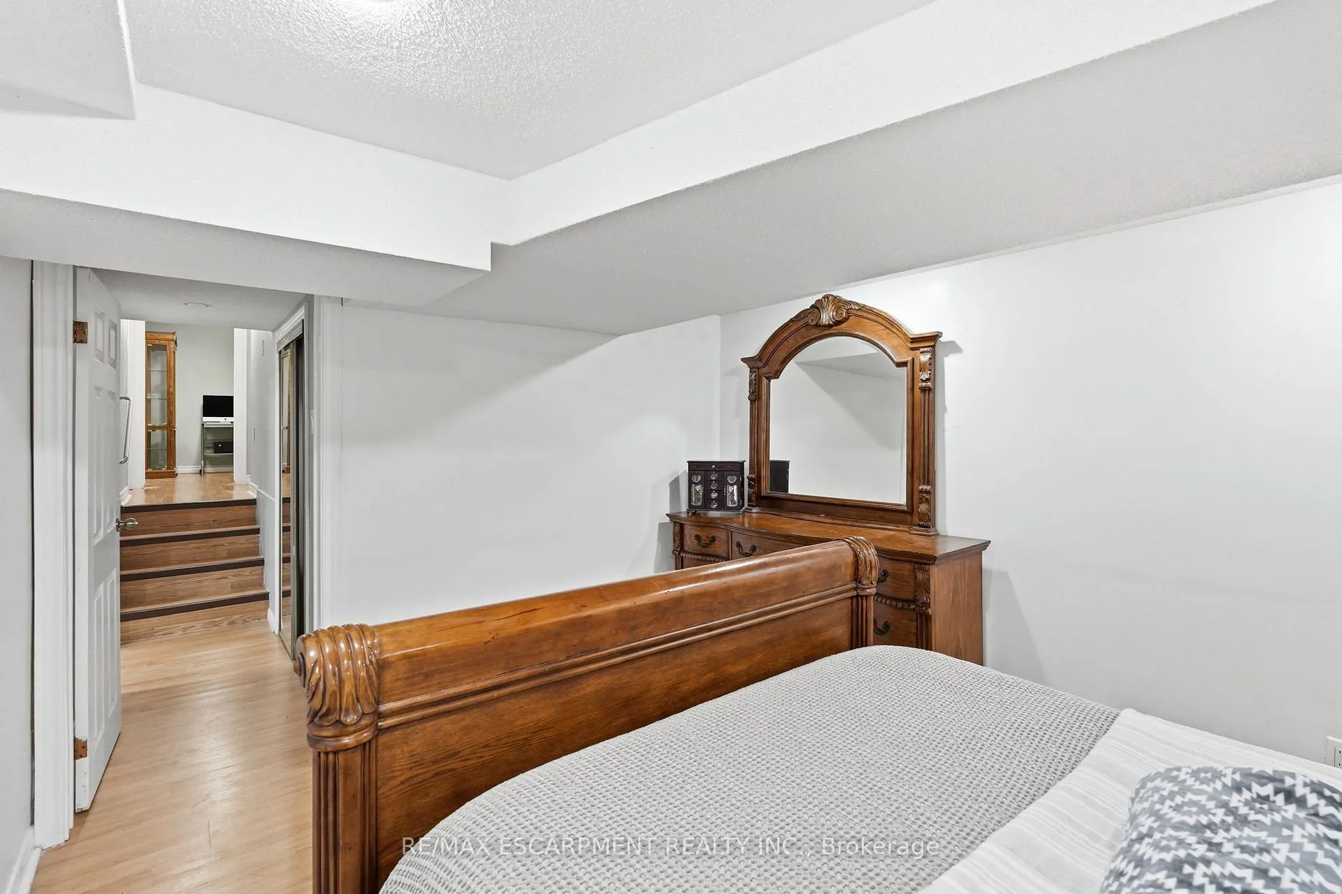 Photo 34 of 8 Elmore Drive N, Hamilton, Eleanor — HOMEH