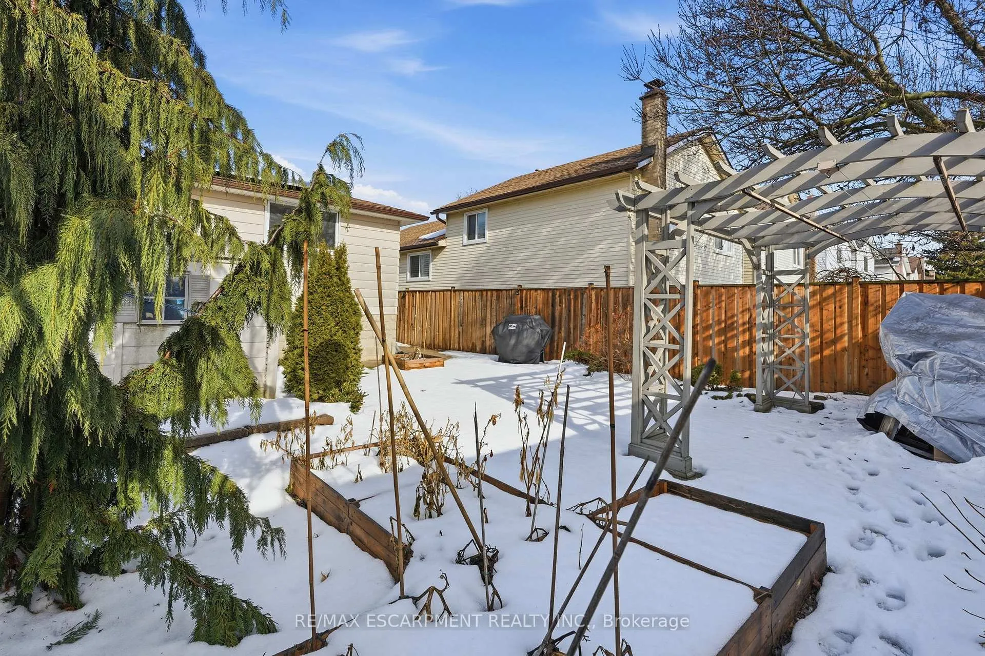Photo 36 of 8 Elmore Drive N, Hamilton, Eleanor — HOMEH