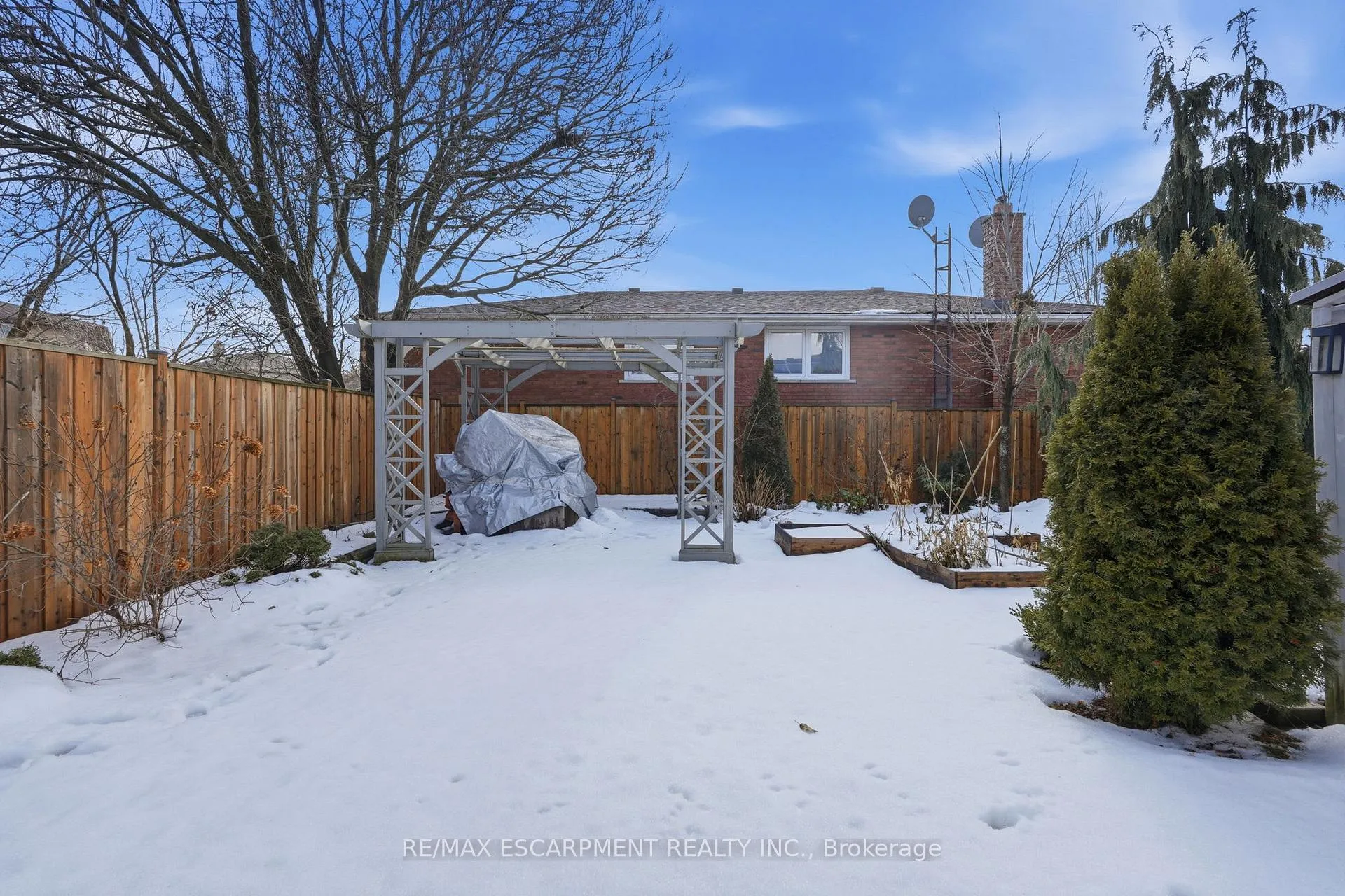Photo 37 of 8 Elmore Drive N, Hamilton, Eleanor — HOMEH