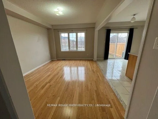 Photo 2 of 32 Puttingedge Drive, Whitby, Rolling Acres — HOMEH