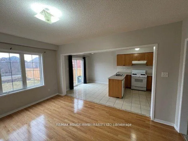 Photo 5 of 32 Puttingedge Drive, Whitby, Rolling Acres — HOMEH