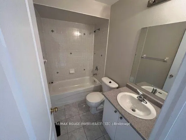 Photo 13 of 32 Puttingedge Drive, Whitby, Rolling Acres — HOMEH