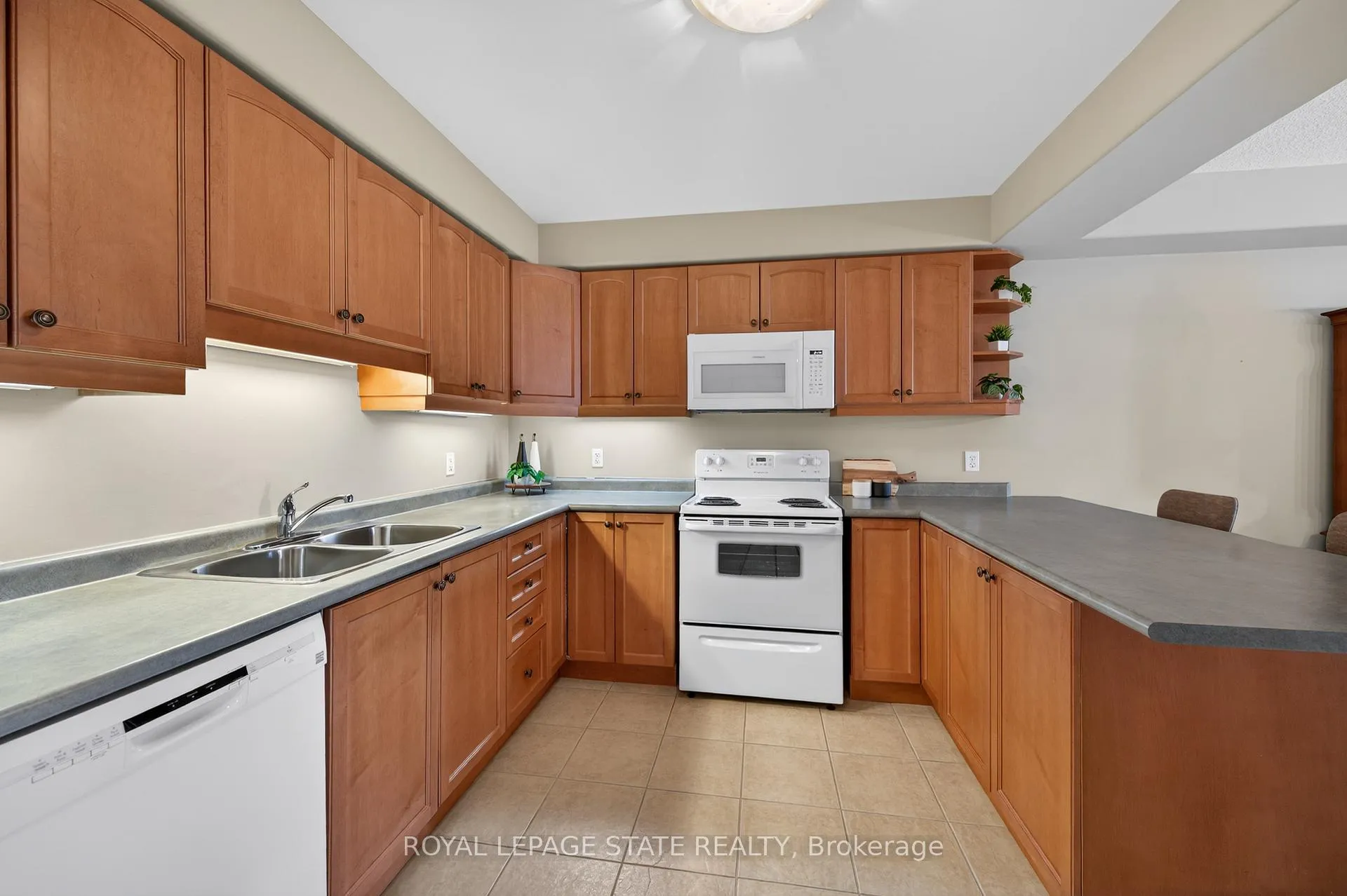 Photo 11 of Unit 308, 908 Mohawk Road E, Hamilton, Lisgar — HOMEH