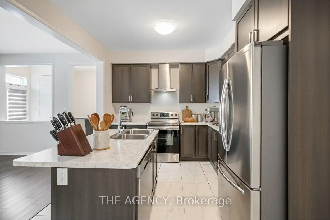 Photo 5 of 36 MacLachlan Avenue, Haldimand — HOMEH