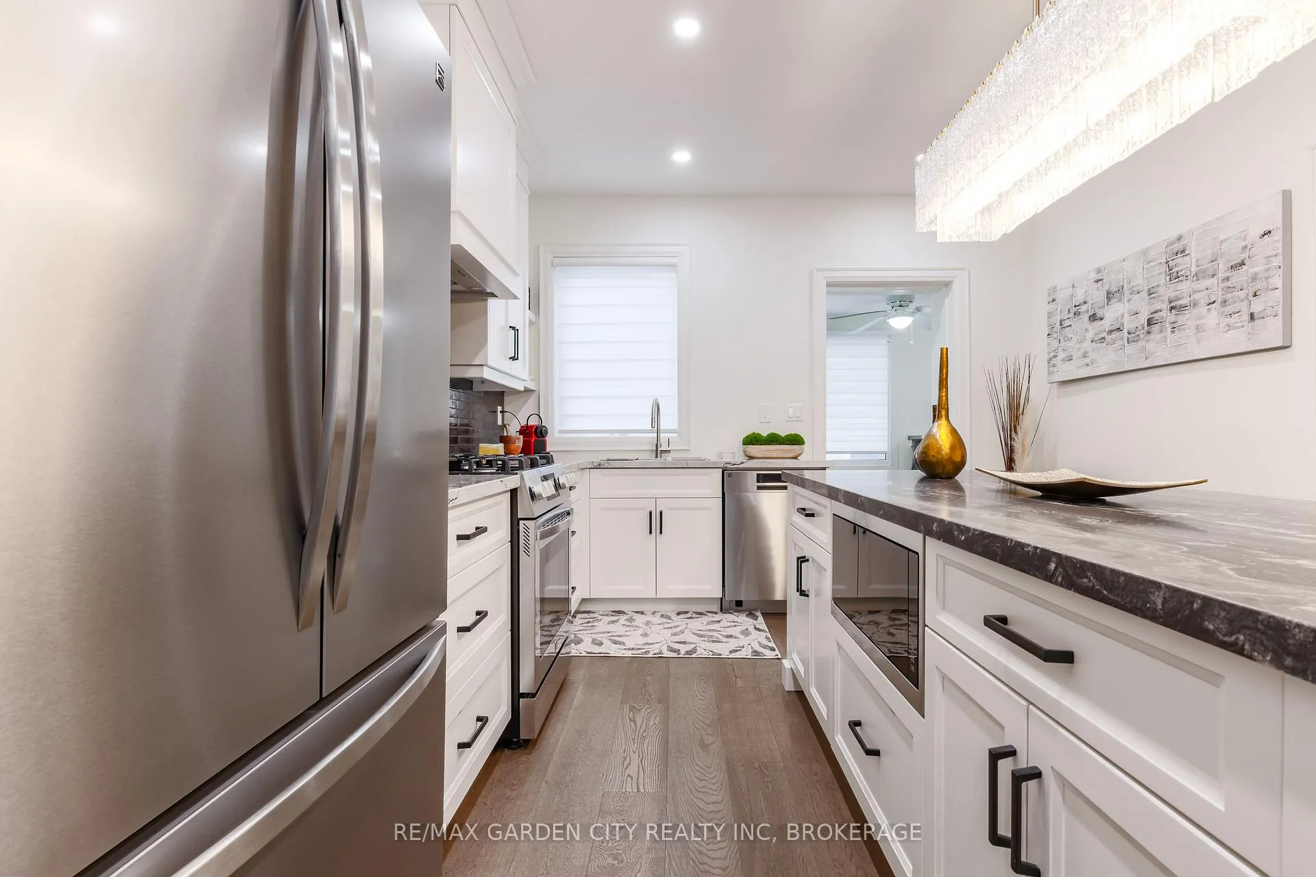 Photo 5 of 254 St Clair Boulevard, Hamilton, St. Clair — HOMEH