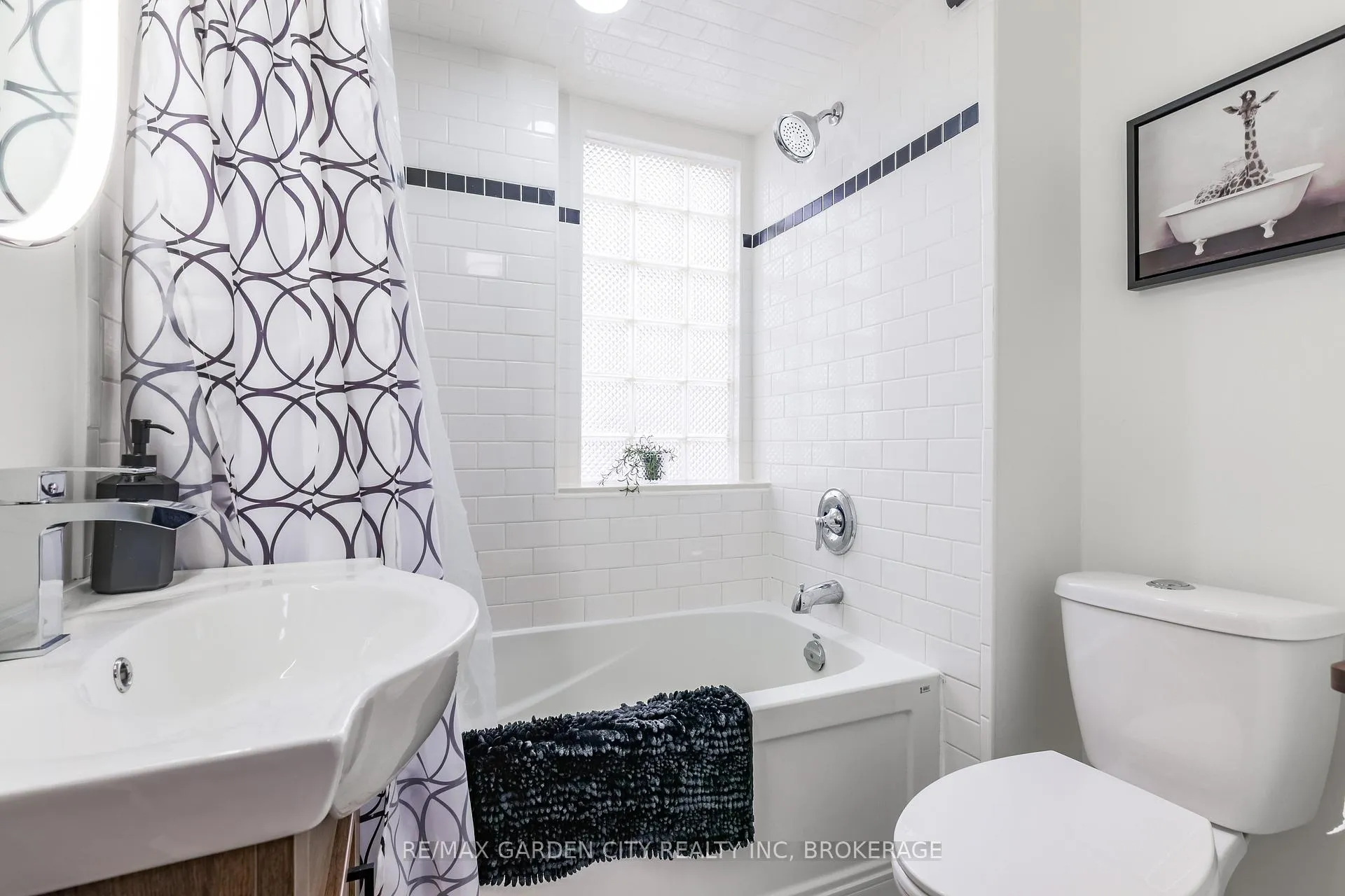 Photo 14 of 254 St Clair Boulevard, Hamilton, St. Clair — HOMEH